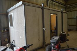 PORTABLE JACKLEG OFFICE BUILDING, approx. 16ft long, with residual office furniture contents and