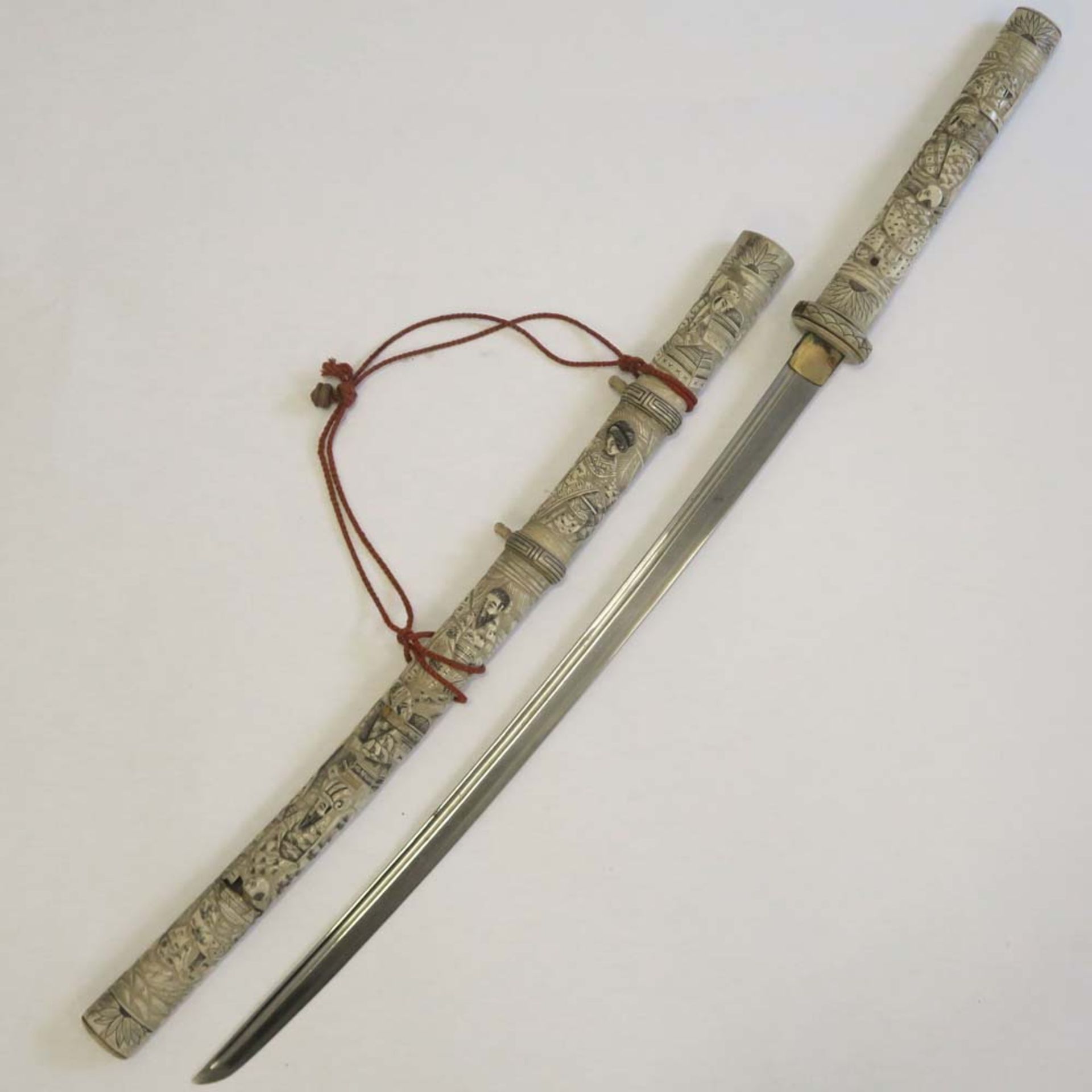 Wakizashi-SchwertJapan, wohl Meiji. Klinge mit Blutrinne und Messing-Habaki. Mehrteilig