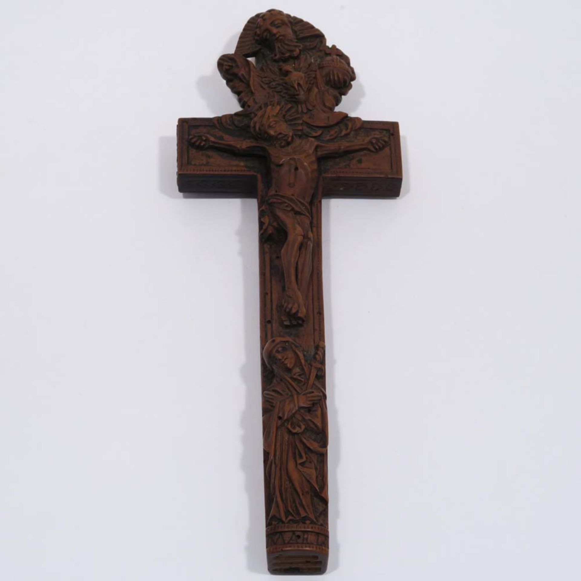 Reliquienkreuz18./19. Jh. Obstholz, geschnitzt. Mit Gottvater, Heiliggeisttaube und schmerzhafter