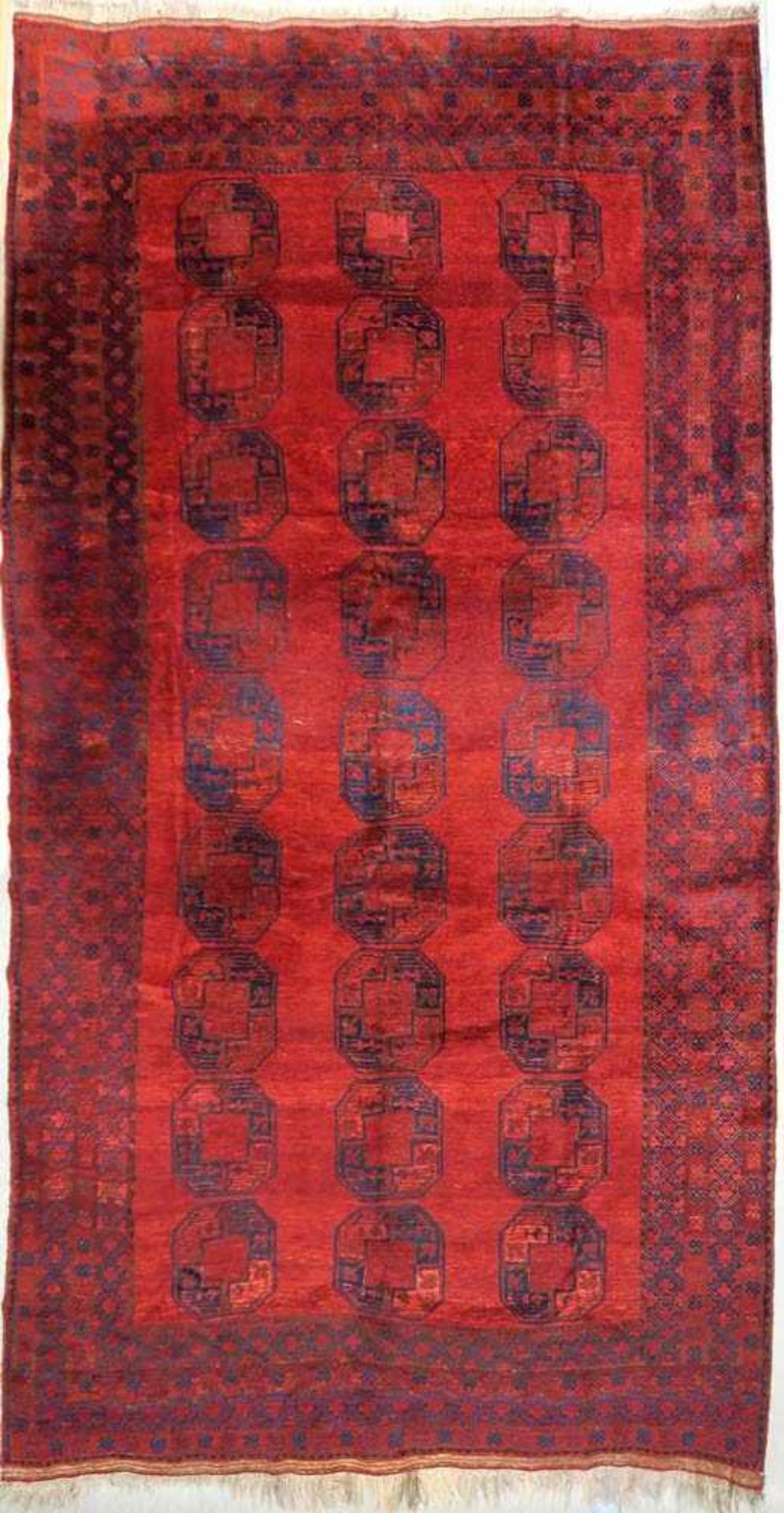 Afghan3. Viertel 20. Jh. Partiell abgetreten, rep. 410 x 277 cm.