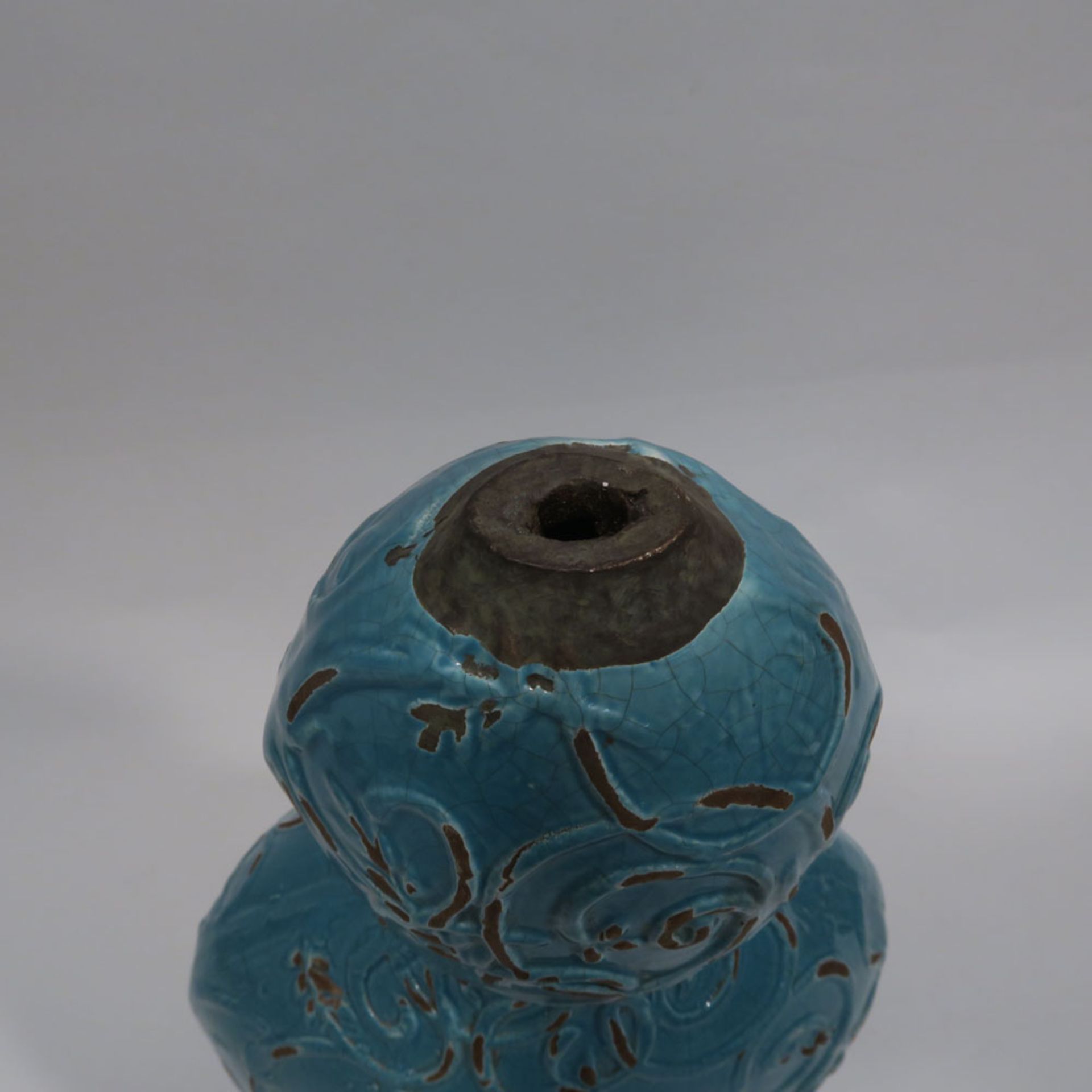 VaseWohl China. Keramik, türkisfarben glasiert. In Form eines gedrückten Doppelkürbis mit - Bild 9 aus 12