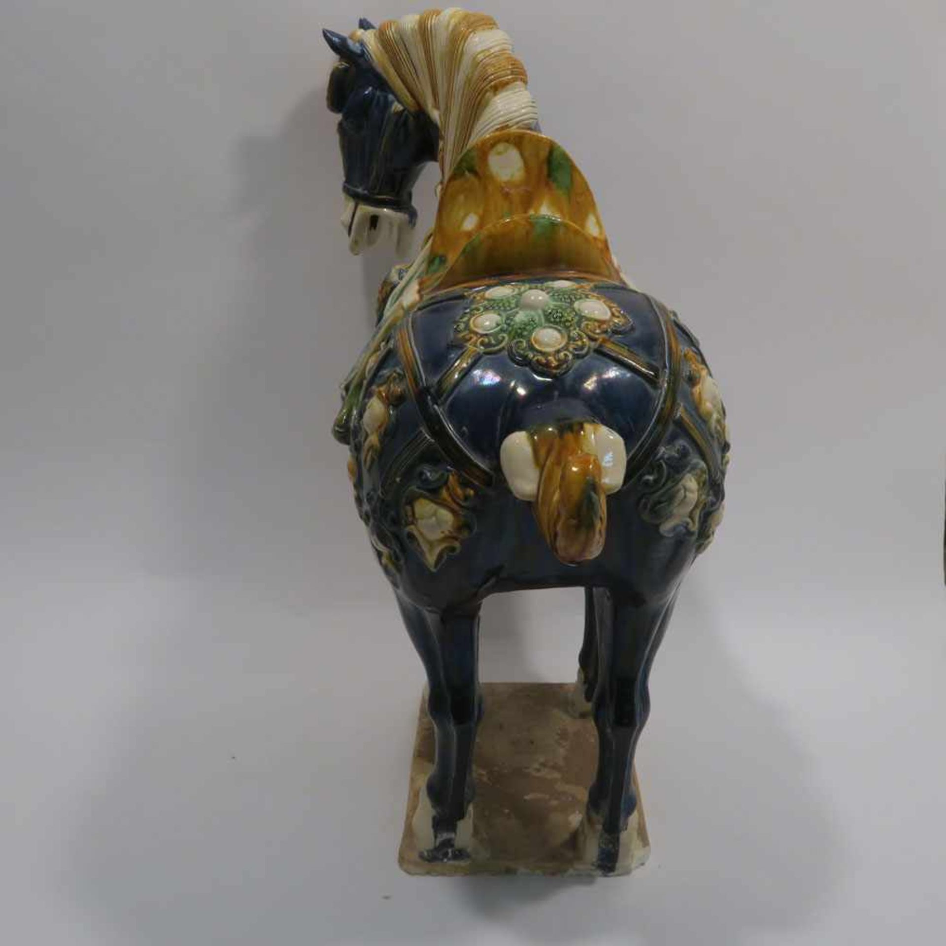 PferdChina, im Tang-Stil. Keramik, farbig glasiert. Min. best. H. 46 cm. - Bild 9 aus 10