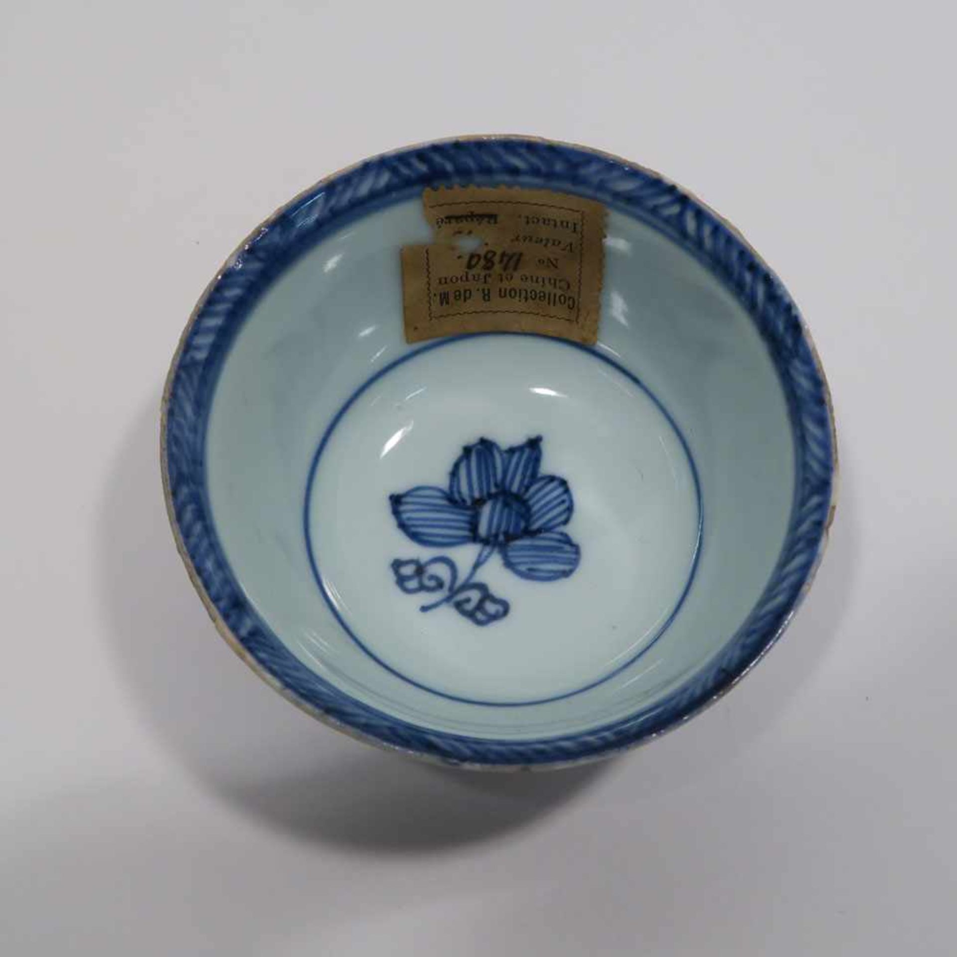 Ein Paar Teller / Koppchen mit UntertasseChina. Porzellan. Blaudekore: Spiralranken und drei - Bild 9 aus 10