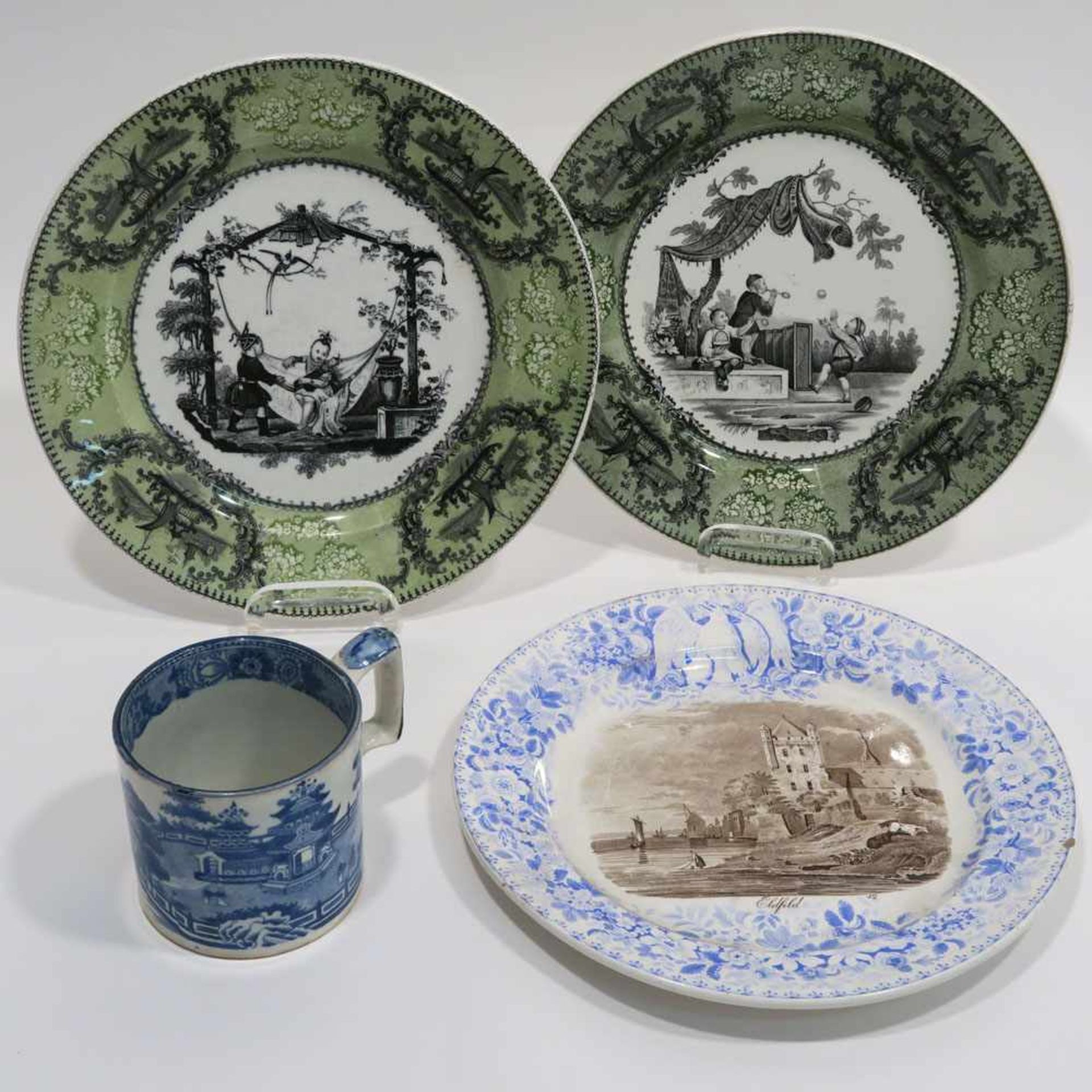 Drei Teller19. Jh., u.a. Creil. Steingut mit Umdruckdekoren in Grün und Schwarz bzw. Blau und Braun: - Image 2 of 2