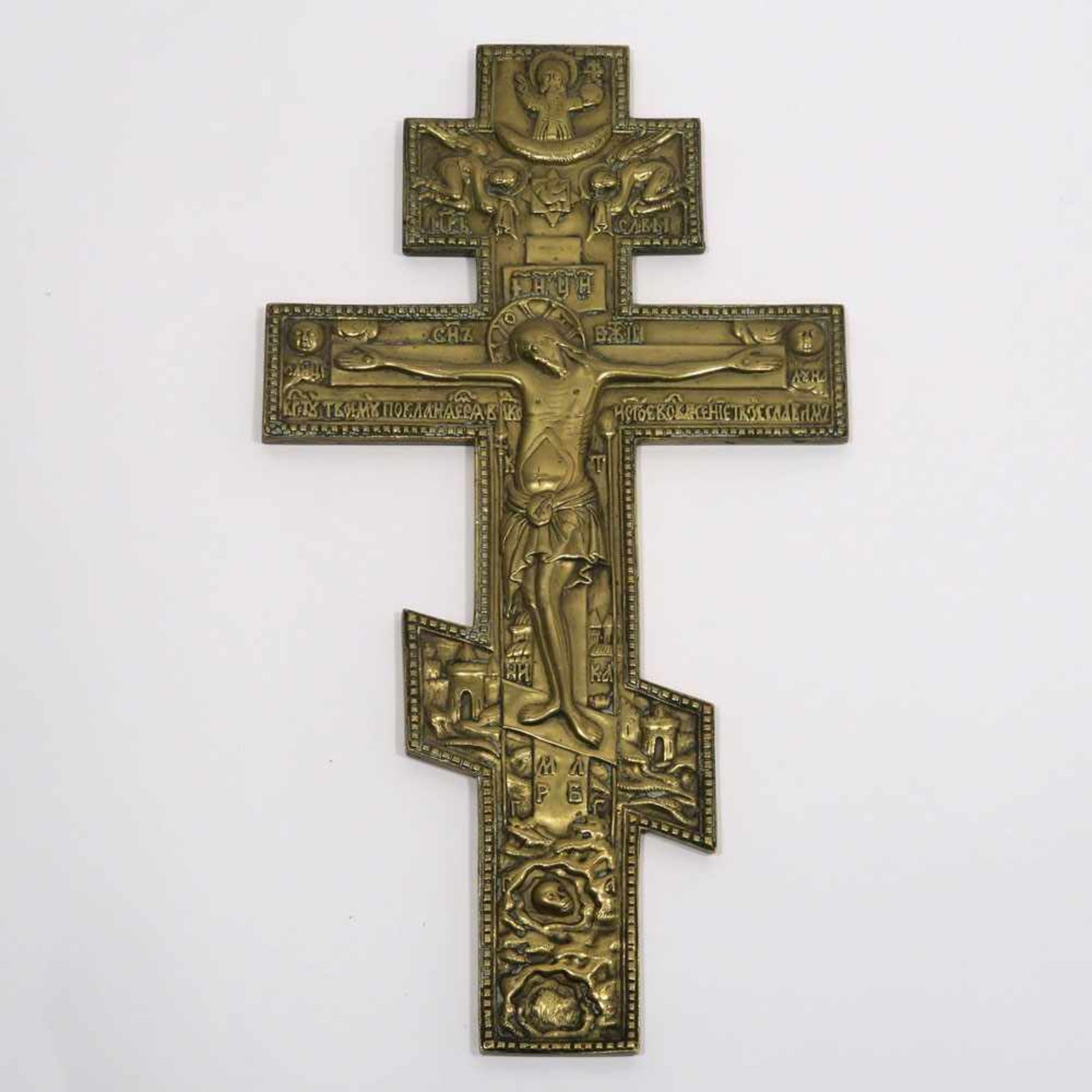KruzifixRussland, wohl Ende 19. Jh. Bronze, reliefiert. H. 37,5 cm.