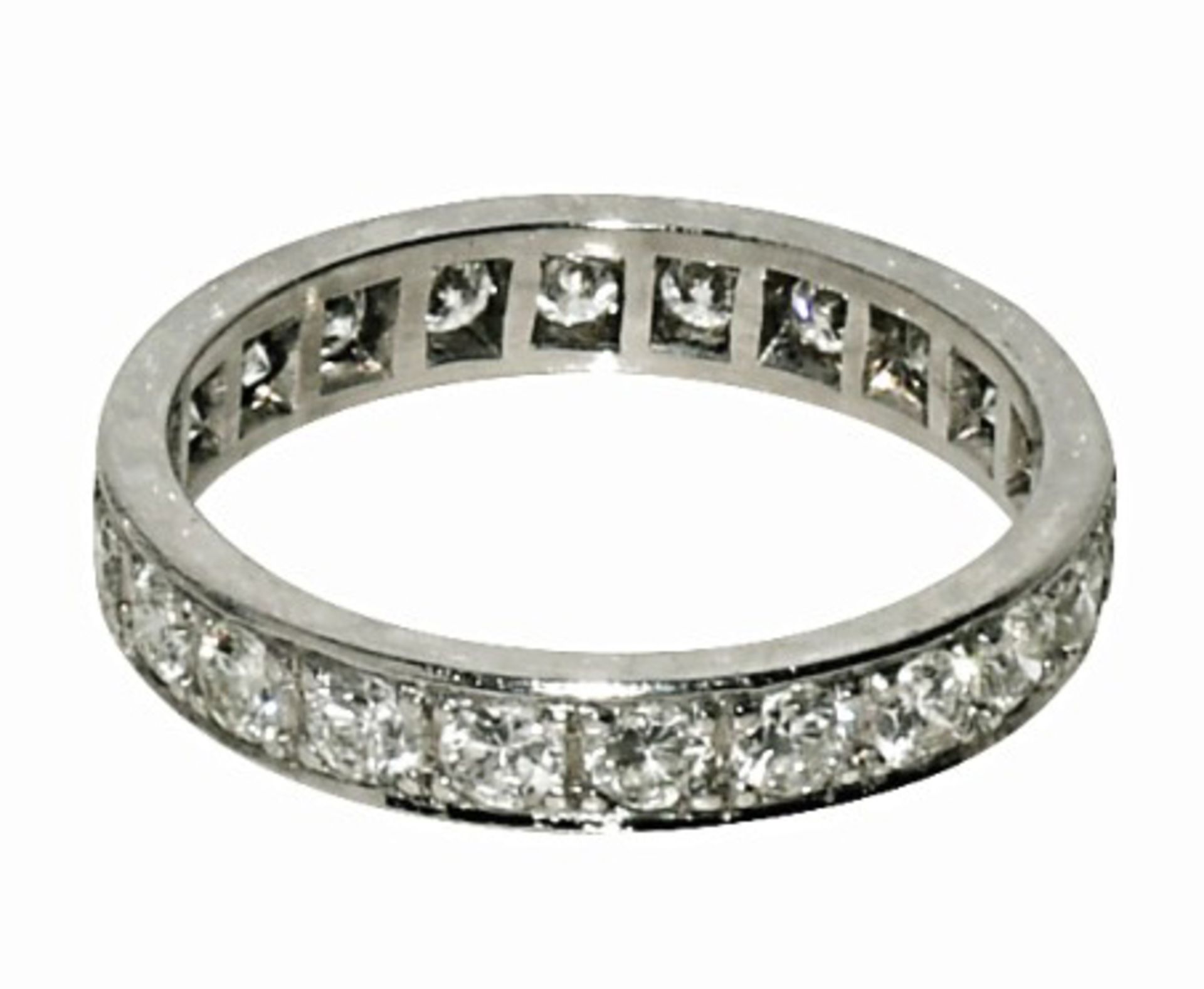 Memoire-Ring18 K WG, Marke (750). Umlaufend besetzt mit 22 Brillanten, zus. ca. 2 ct, oberer bis