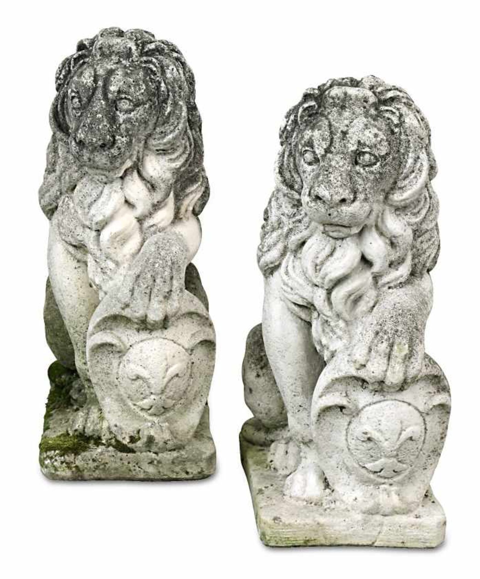Gartenfiguren: Paar WappenlöwenSteinguss. H. ca. 54 cm