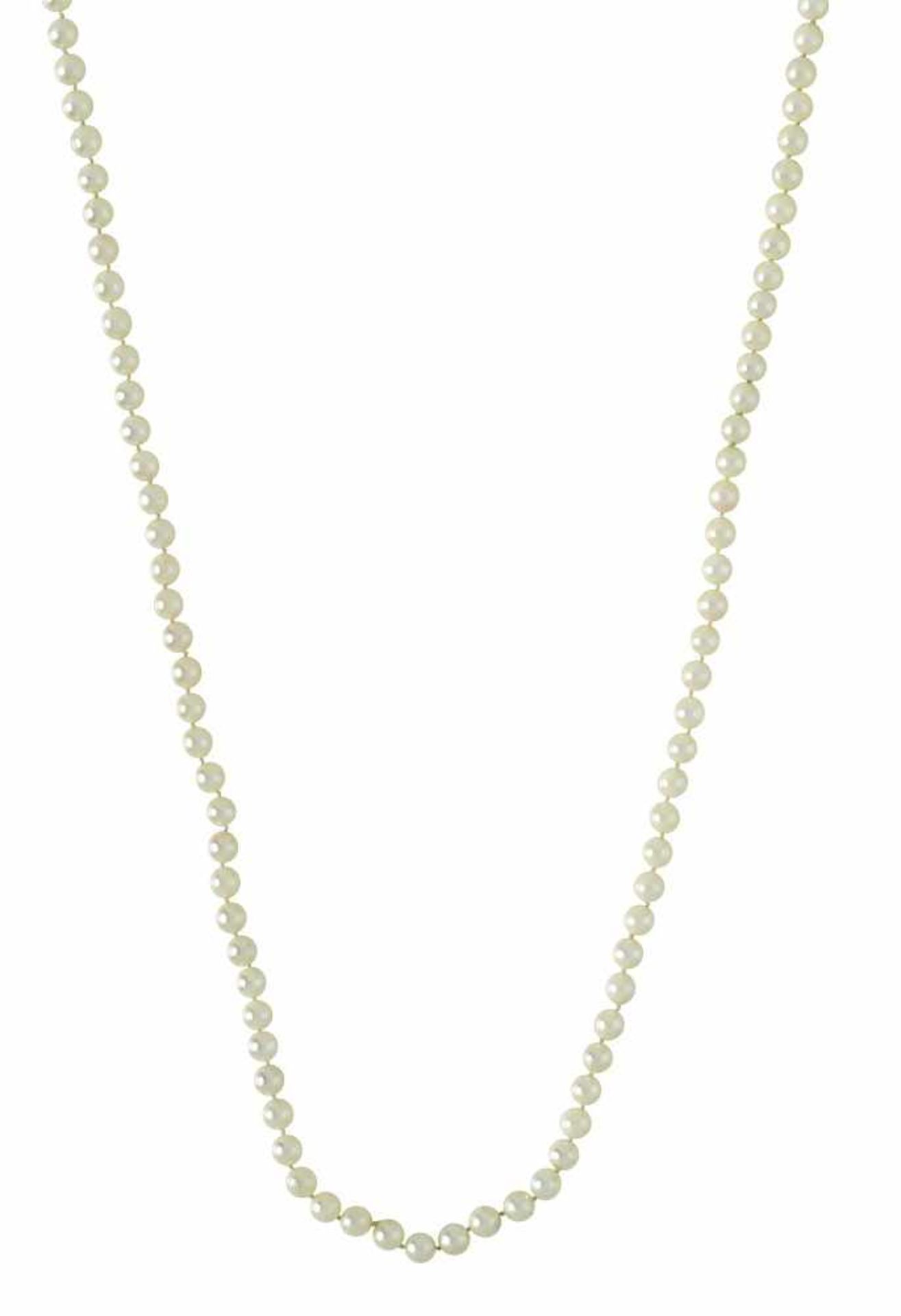 Lange ZuchtperlenketteLeicht cremefarbene Akoja-Zuchtperlen, Ø der Perlen ca. 6,2 mm. Endlos
