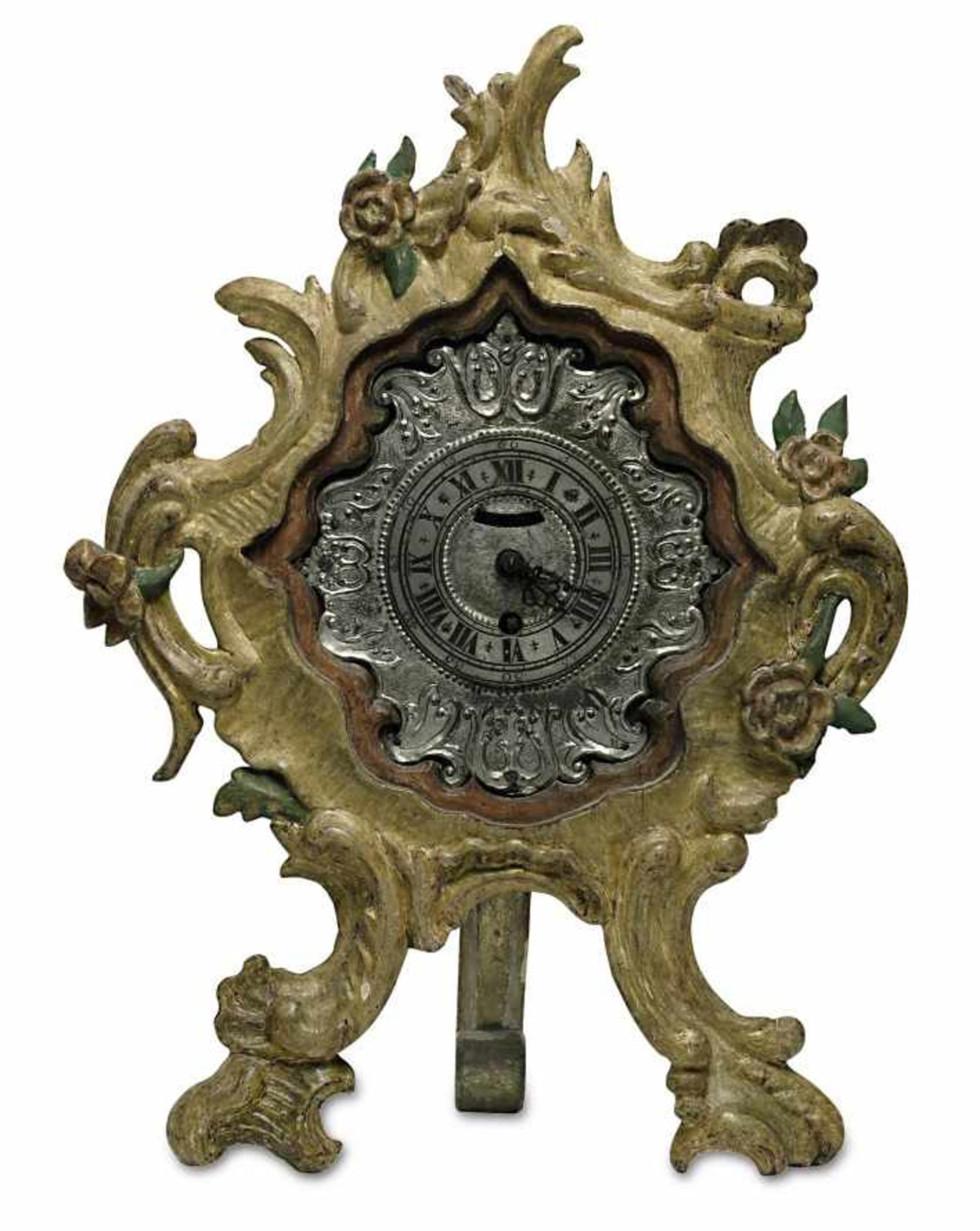 TischuhrWohl süddeutsch, 19. Jh. Dreibeiniges, aus Rocaillen und C-Spangen geschnitztes Uhrgestell