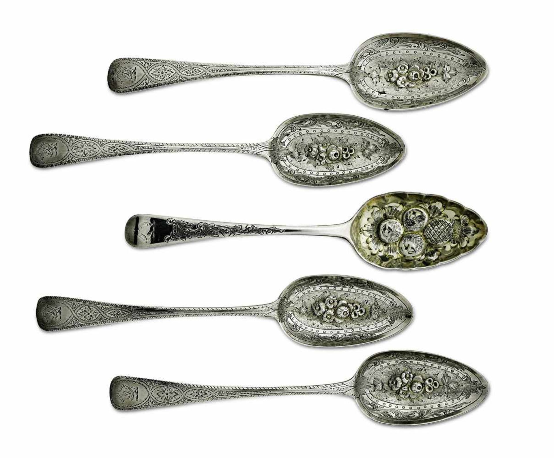 Vier Berryspoons und ein BerryspoonLondon, 1815/16, wohl John Lias, bzw. 1804/05, William Eley &