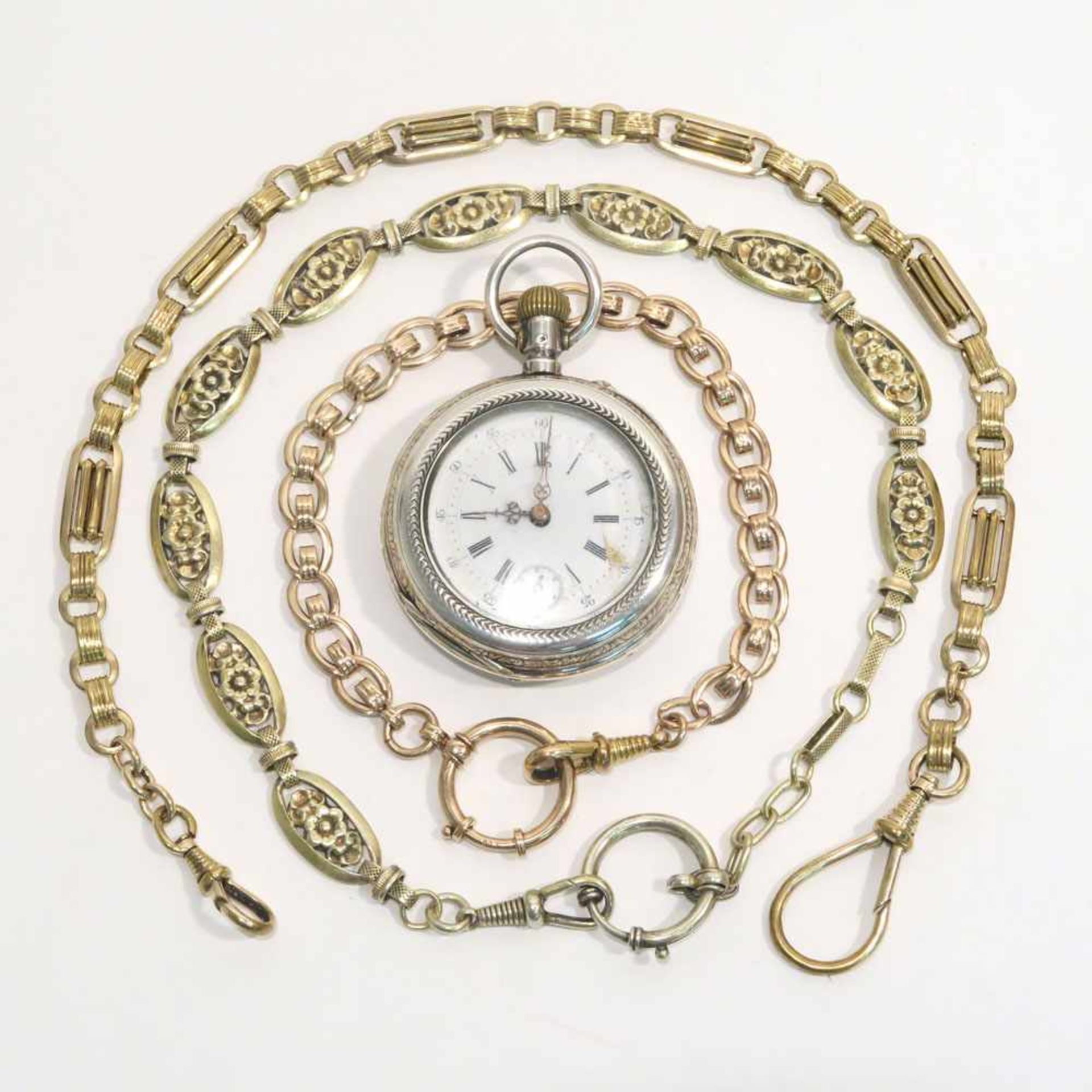 Taschenuhr und zwei UhrenkettenSchweiz, um 1882 - 1934. Silber, tlw. Marken (800, u.a.), tlw.