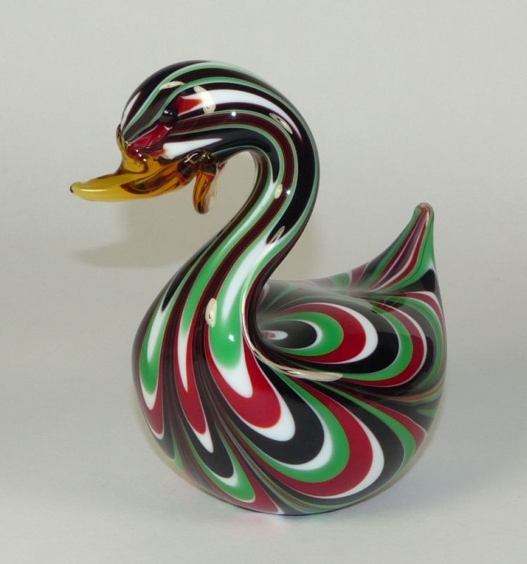 Zwei TierfigurenMurano, 20. Jh.Ein Hahn und eine Ente. Farbloses sowie buntes, frei geformtes - Image 4 of 4