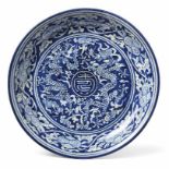 Bedeutende Blauweiß-Schale aus der Sammlung HesseChina, Ming-Dynastie - um 1600Runde Form; im