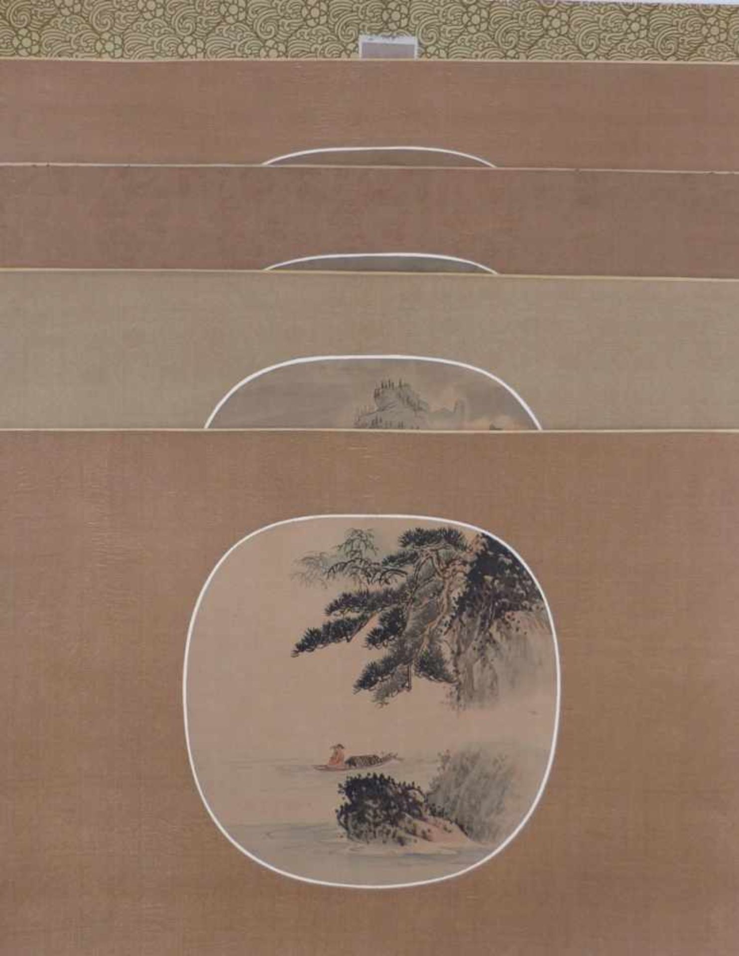 Mappe mit vier SeidenmalereienChinaFluss- und Berglandschaften. Tusche und Aquarell auf Seide, ovale