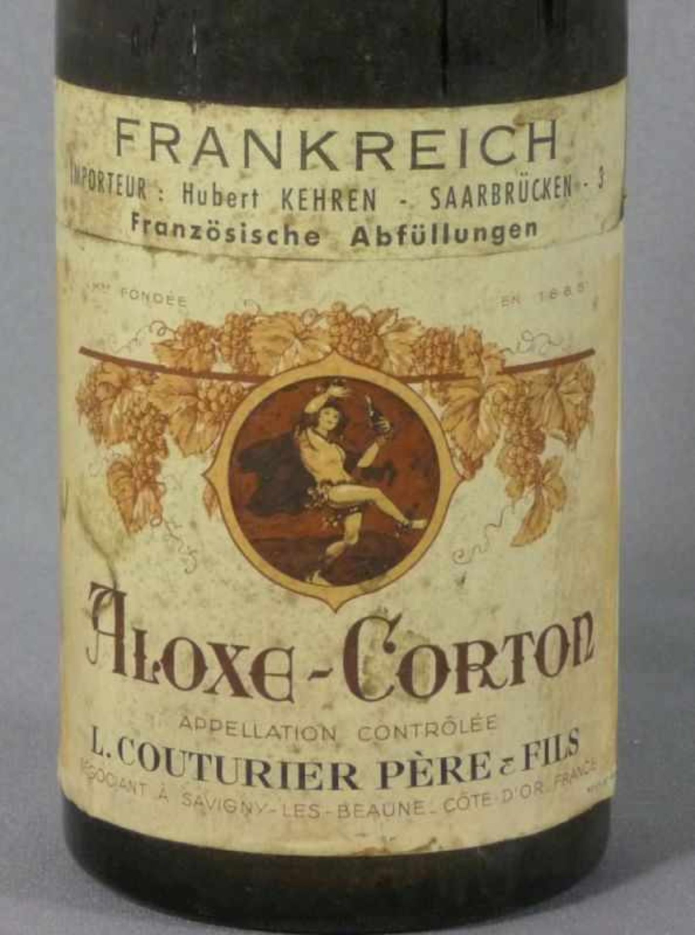 L. Couturier Père & FilsBurgundEine Flasche Aloxe-Corton von 1959, rote Kapsel. - Stark verschmutzt, - Bild 2 aus 2