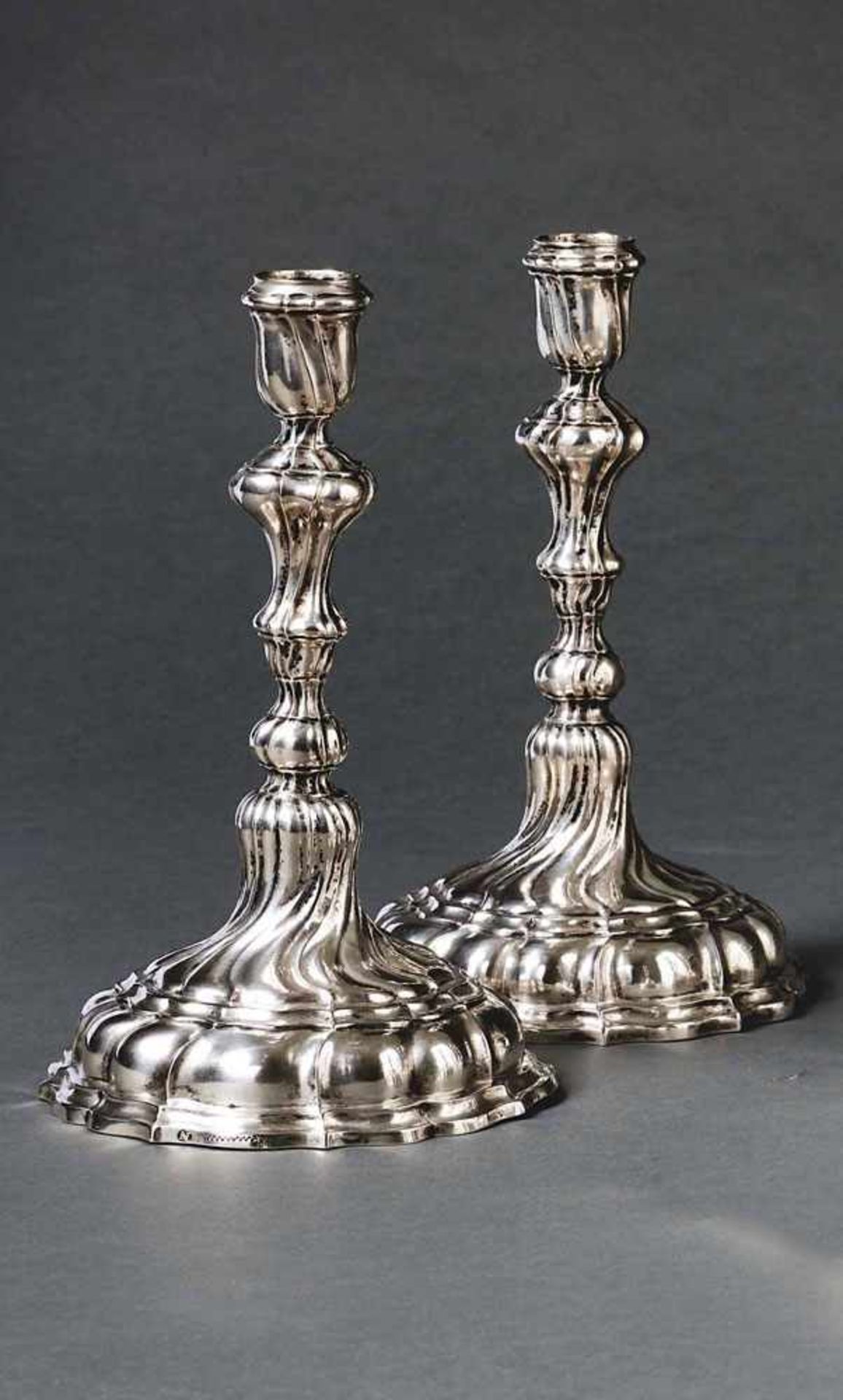 Paar Rokoko-LeuchterNürnberg, um 1750/60Johann Samuel Beckensteiner (Mstr. 1743/45-81). Runder,
