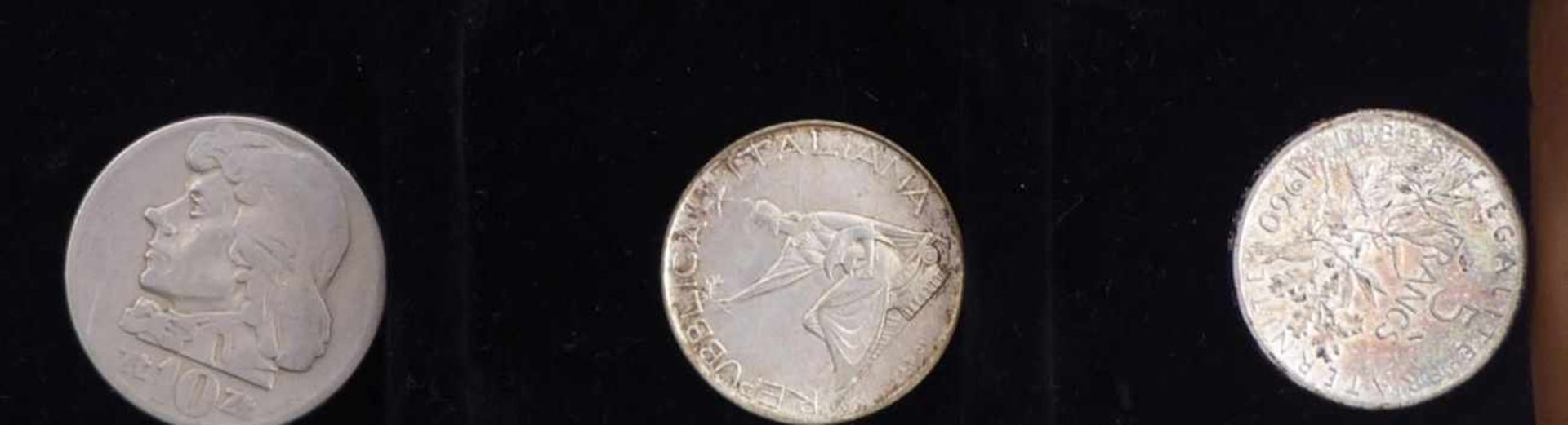 Konvolut von 11 Münzen20. Jh.Bestehend aus Maria-Theresia-Taler, 50- und 10-Schilling-Münze, 2 - Bild 4 aus 5