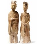 Hofdame und Beamter als GrabbeigabeChina, wohl Han-Dynastie 206 v. Chr. - 220 n. Chr.Standfiguren in