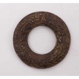 Bi-ScheibeChina, wohl Han-Dynastie 206 v. Chr. - 220 n. Chr.Flache, runde Form mit großer, zentraler