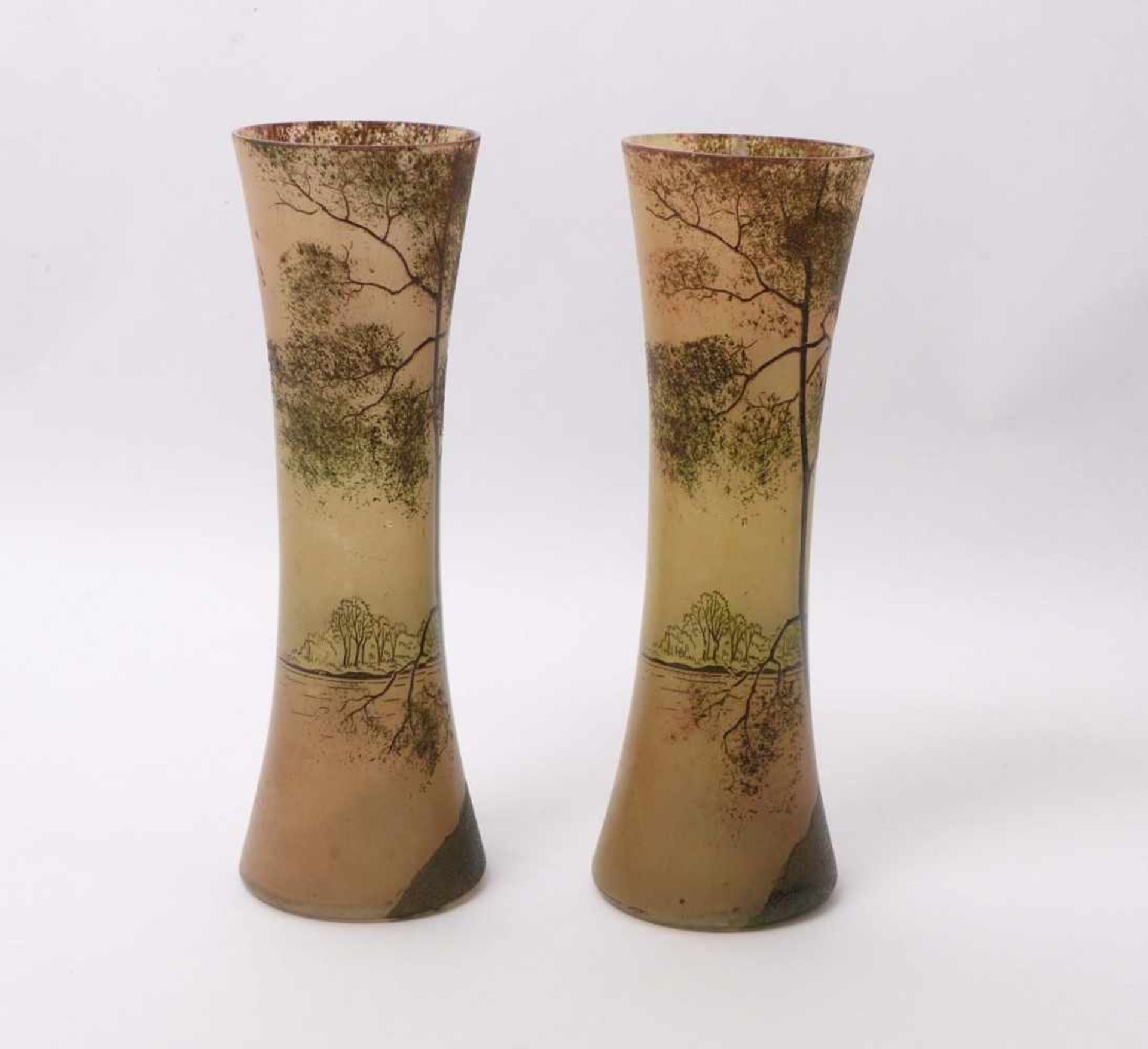 Zwei VasenIn der Art von Legras & Cie., St. Denis - um 1910Schlanker, taillierter Korpus, - Bild 2 aus 4