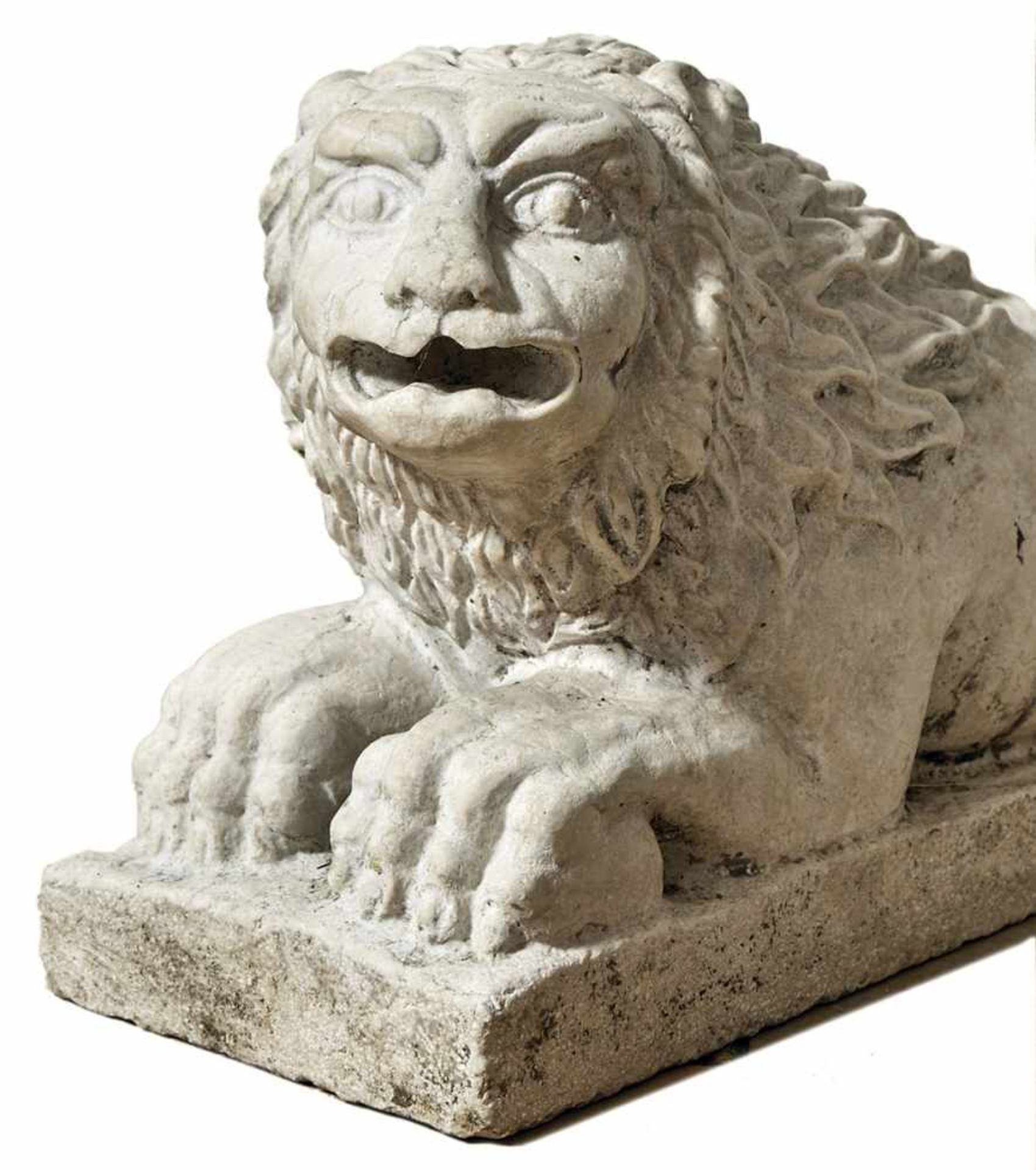 Löwenpaar als SäulenbasisItalien, 19. Jh.Auf flachem, rechteckigem Sockel liegend vollrund - Image 2 of 6