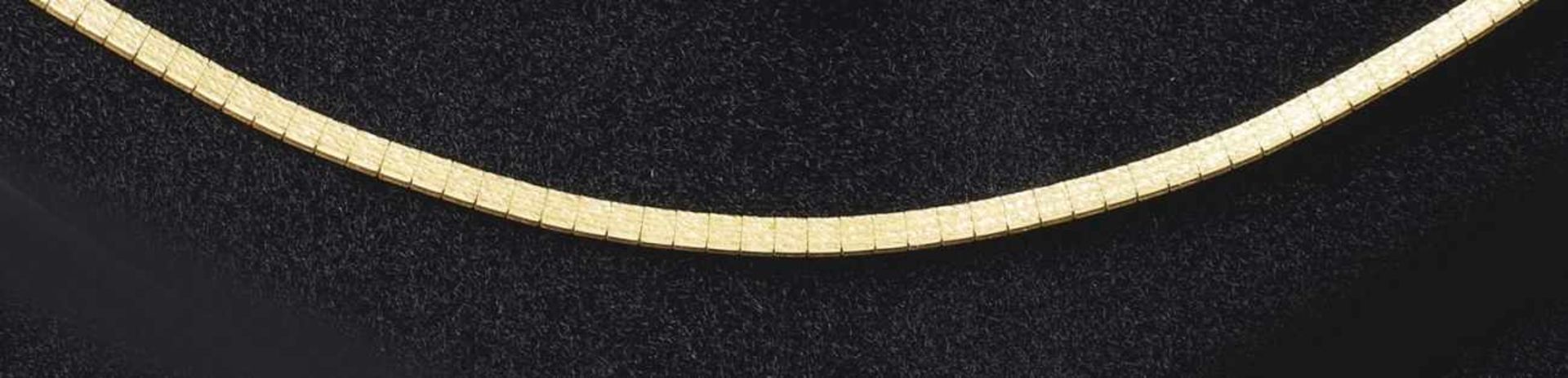 GoldcollierVicenza, 2. H. 20. Jh.Umlaufende Rechteckglieder mit Rindendekor, Kastenschloss. Gold