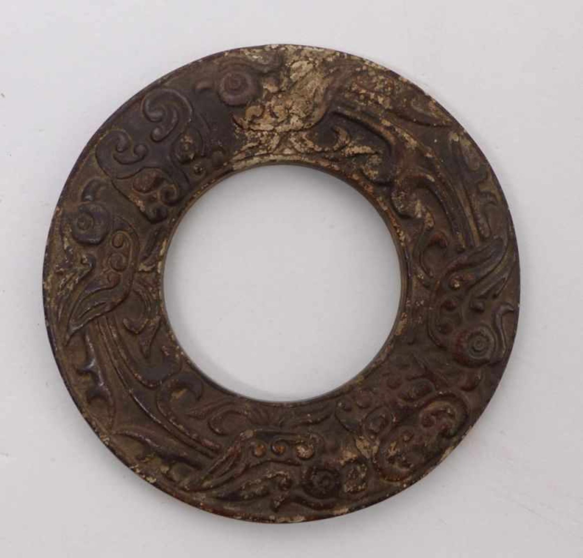 Bi-ScheibeChina, wohl Han-Dynastie 206 v. Chr. - 220 n. Chr.Flache, runde Form mit großer, zentraler - Bild 2 aus 2