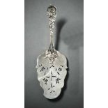 Cake serverGreifswald, dated 1786Gottfried Rudolph I (Mstr. 1778-92). Leaf-shaped spoon,