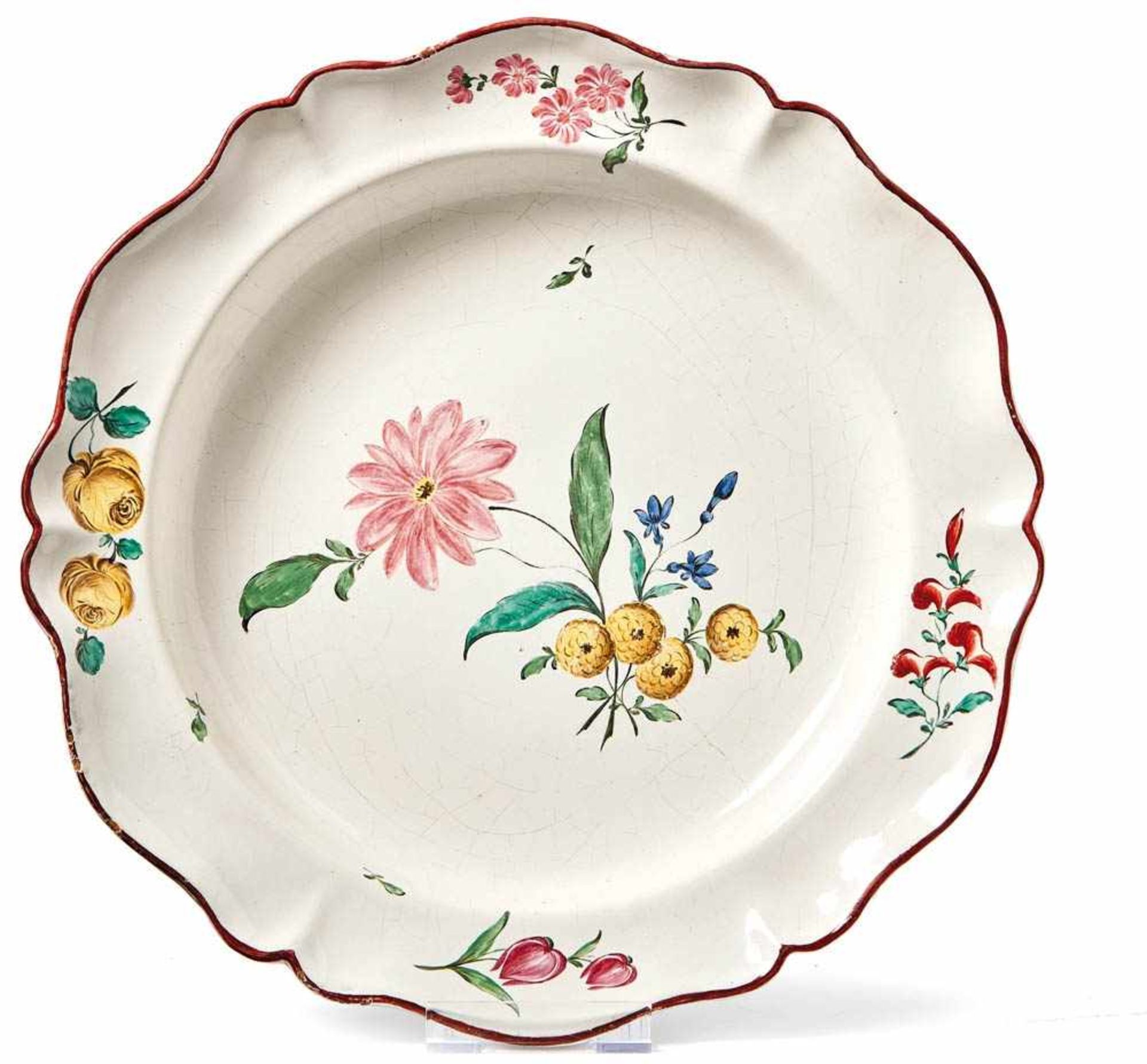 Large plate with floral decorationBayreuth, 2nd half of the 18th century.Round shape, the lip with