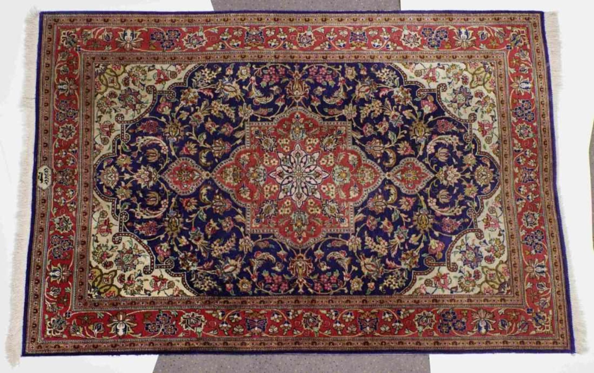 GhomIran, 20th c.In strong shades of blue and red, tendril border, centre field with large cartouche - Bild 2 aus 4