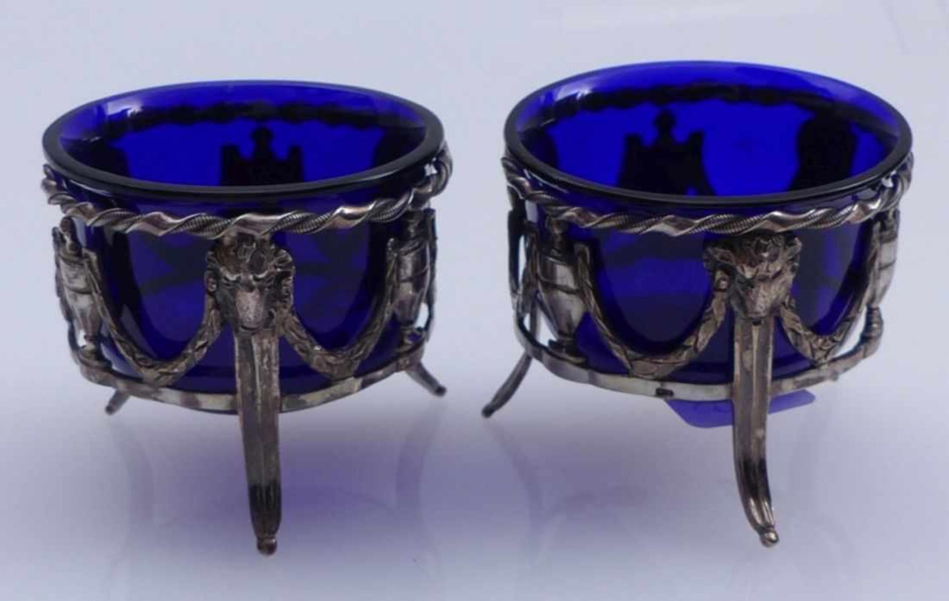 Pair Empire-SalièresFrance, around 1800With openworked vases connected by garlands and ram heads - Bild 2 aus 2