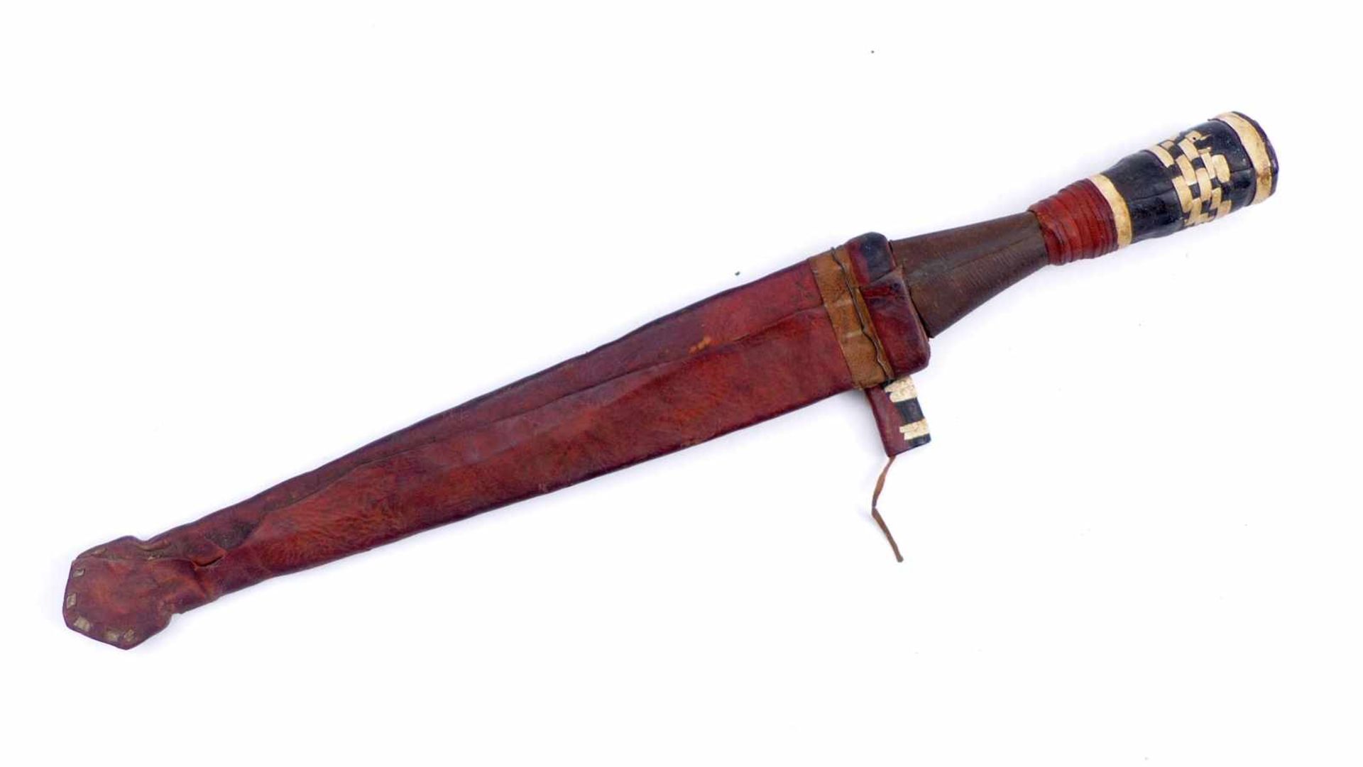 Knife of a MassaiEast AfricaDouble-edged, handle and sheath on multicoloured leather. L. 39,5 cm. - Bild 3 aus 4