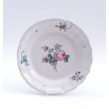 Small, baroque flower plateProskau, around 1780/90Round shape, lip with vertical pleats and curved