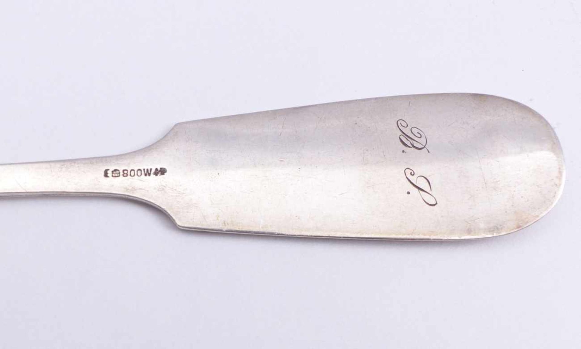 Biedermeier serving spoonBrunswick, H. Worm - end of 19th centurySpade-shaped handle with monogram - Bild 3 aus 3