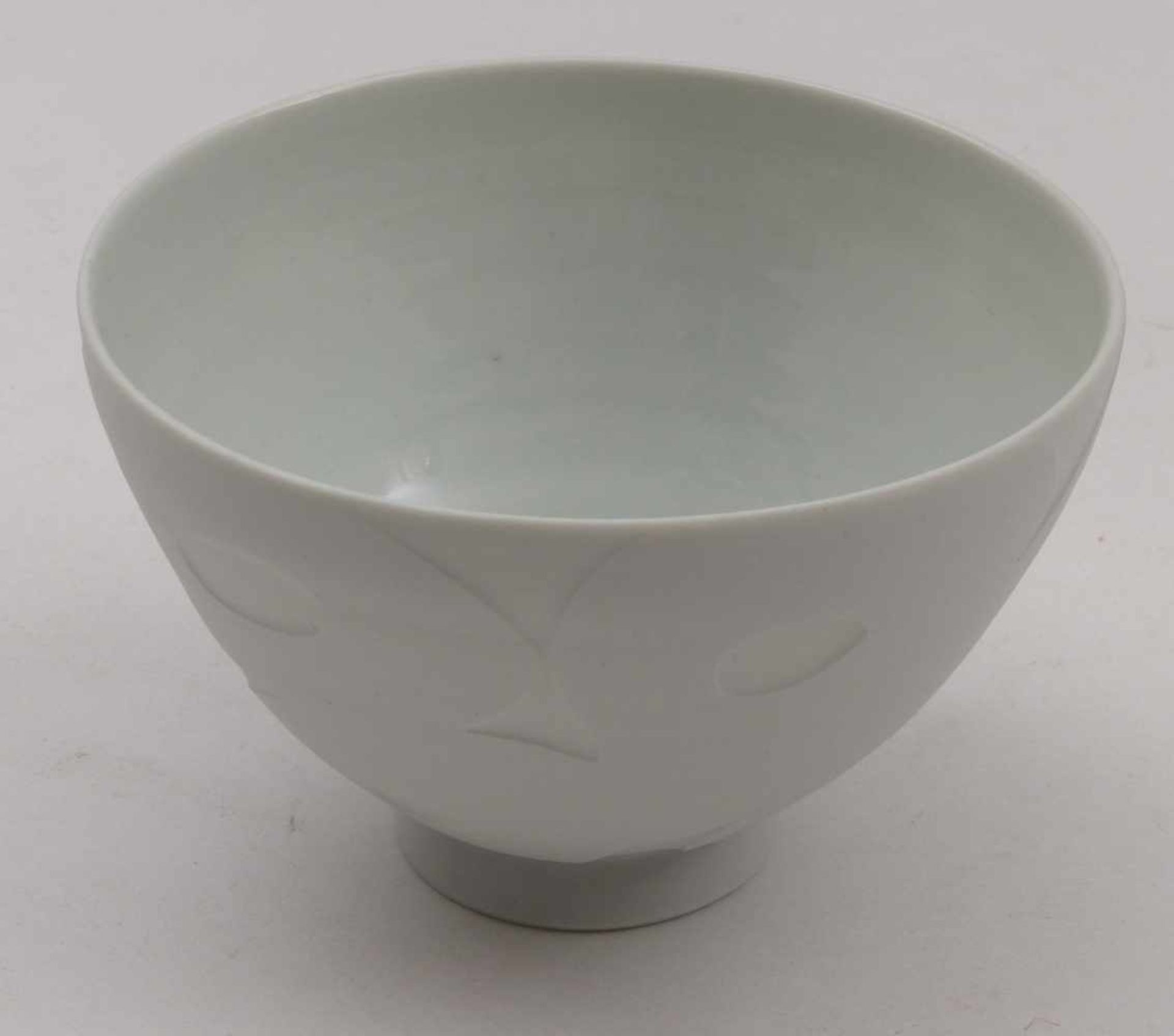 Modern tea bowl(Chawan)Japan, 20th C.Porcelaine, unglazed outside. Blue mark. H. 7,5 cm.Moderne - Bild 4 aus 4