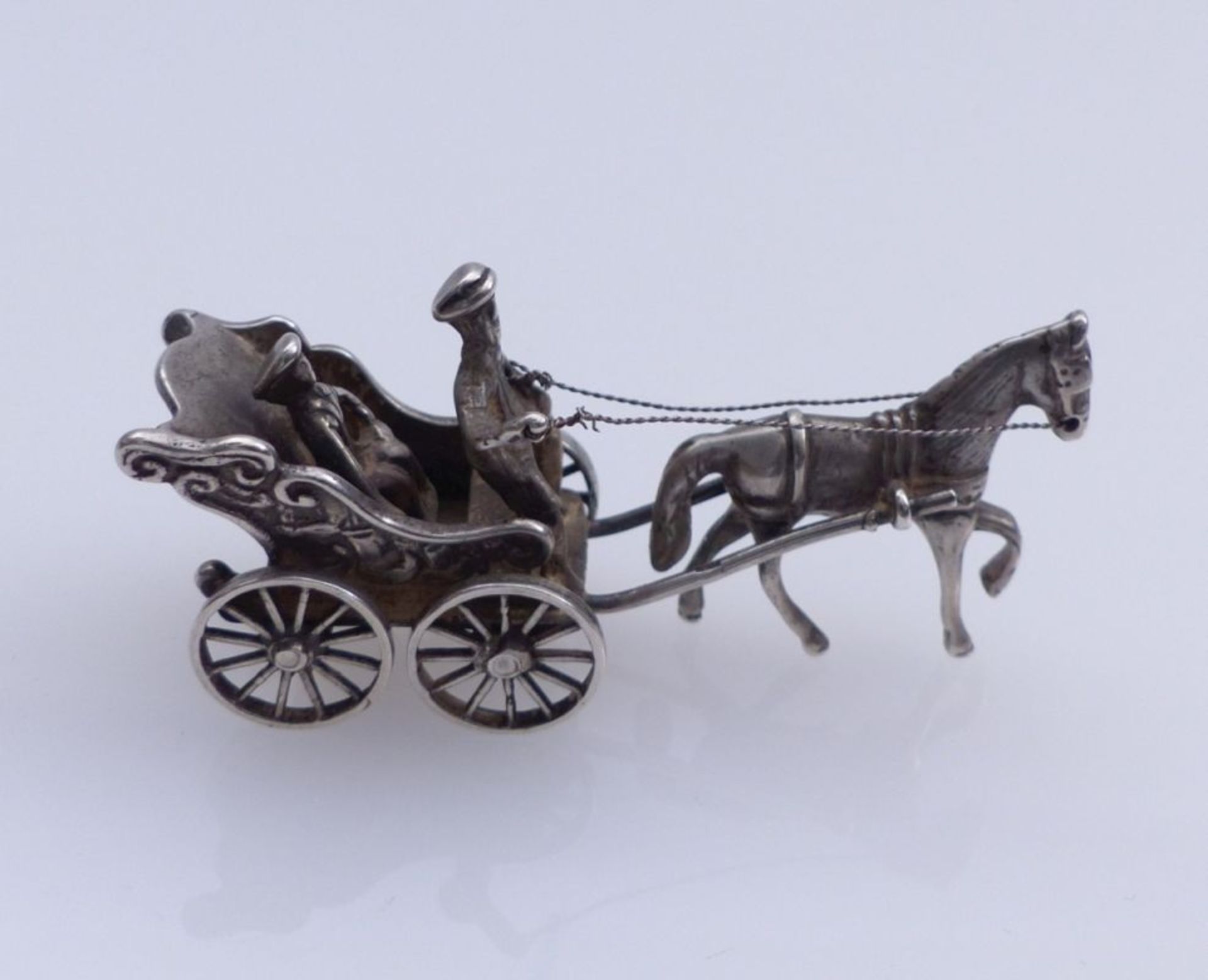 Miniature carriageBeginning of the 19th century.Single carriage with carriage and one passenger. - Bild 2 aus 2