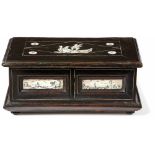 Small chest in Renaissance styleProbably Italy, 19th centuryRectangular corpus on ball feet,