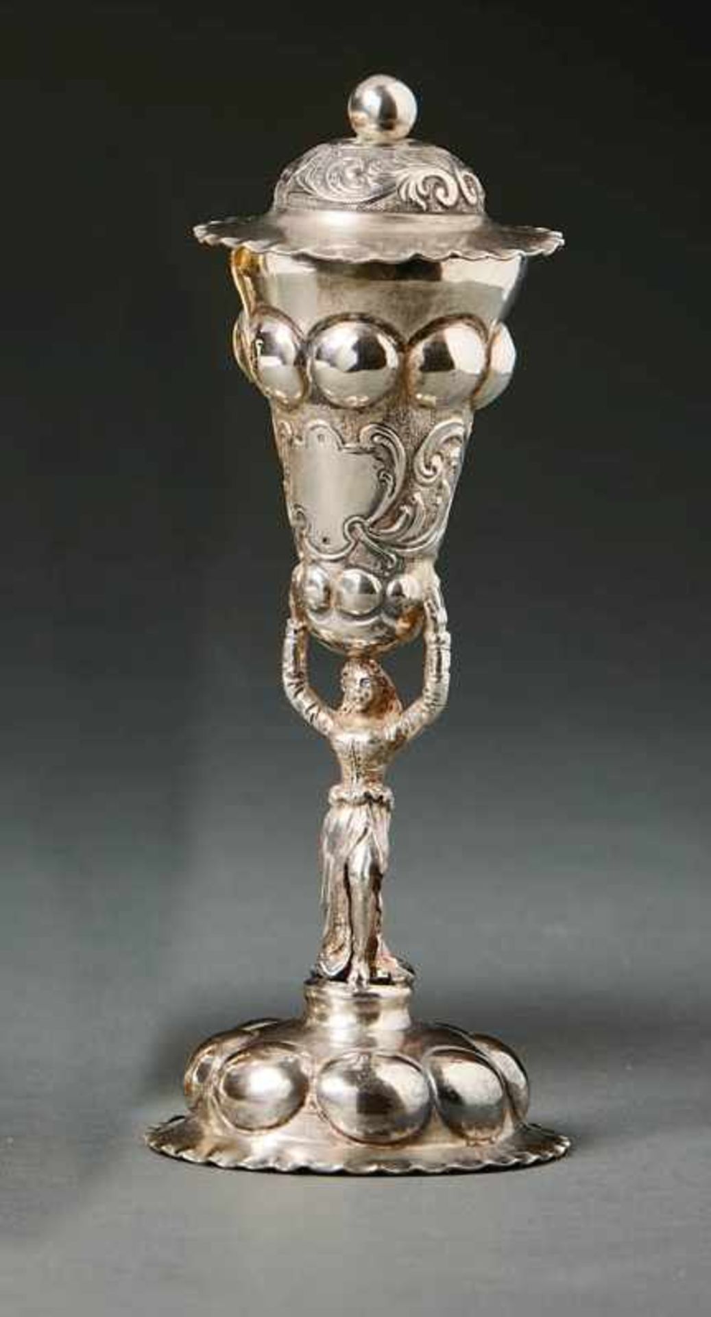 Miniature cup with lidGermany, around 1900Above a round foot decorated with humps the stem in the