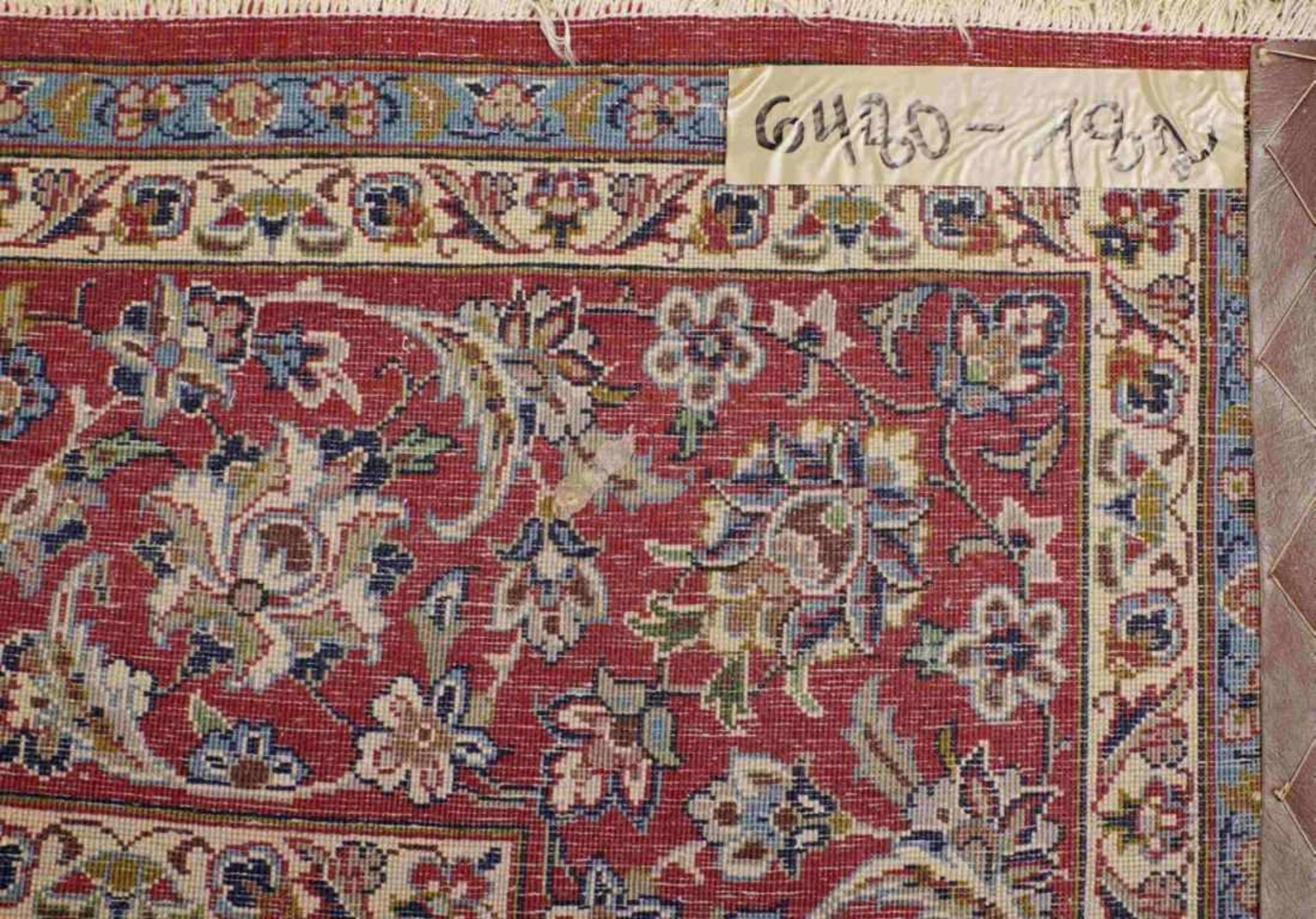 SaroukIran, 20th c.Red-ground flower border, field with colourful central medallion and rich - Bild 4 aus 4