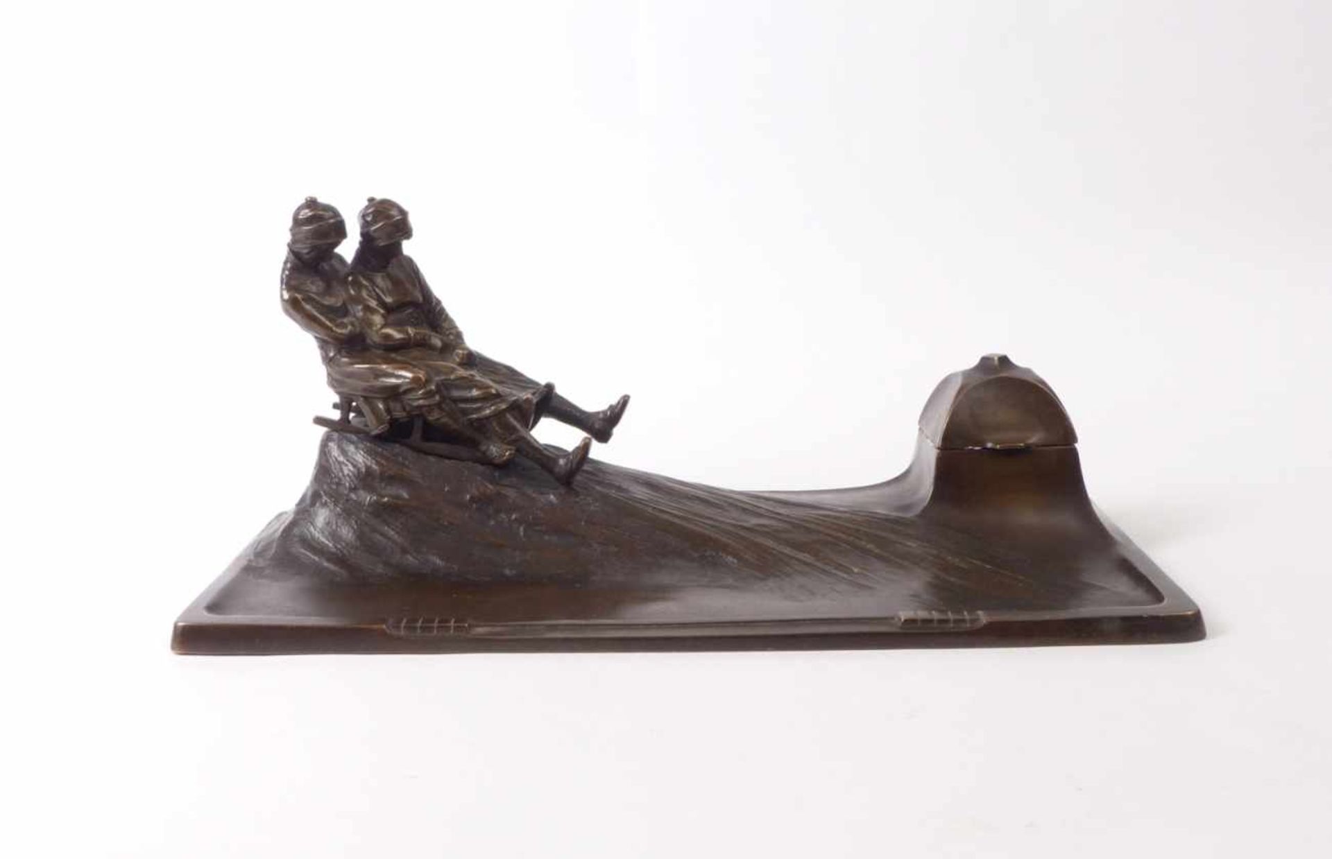 Sculptural inkstandEarly 20th C.Bronze. 14 x 16 x 31 cm.Figürliches TintenzeugA. 20. Jh.