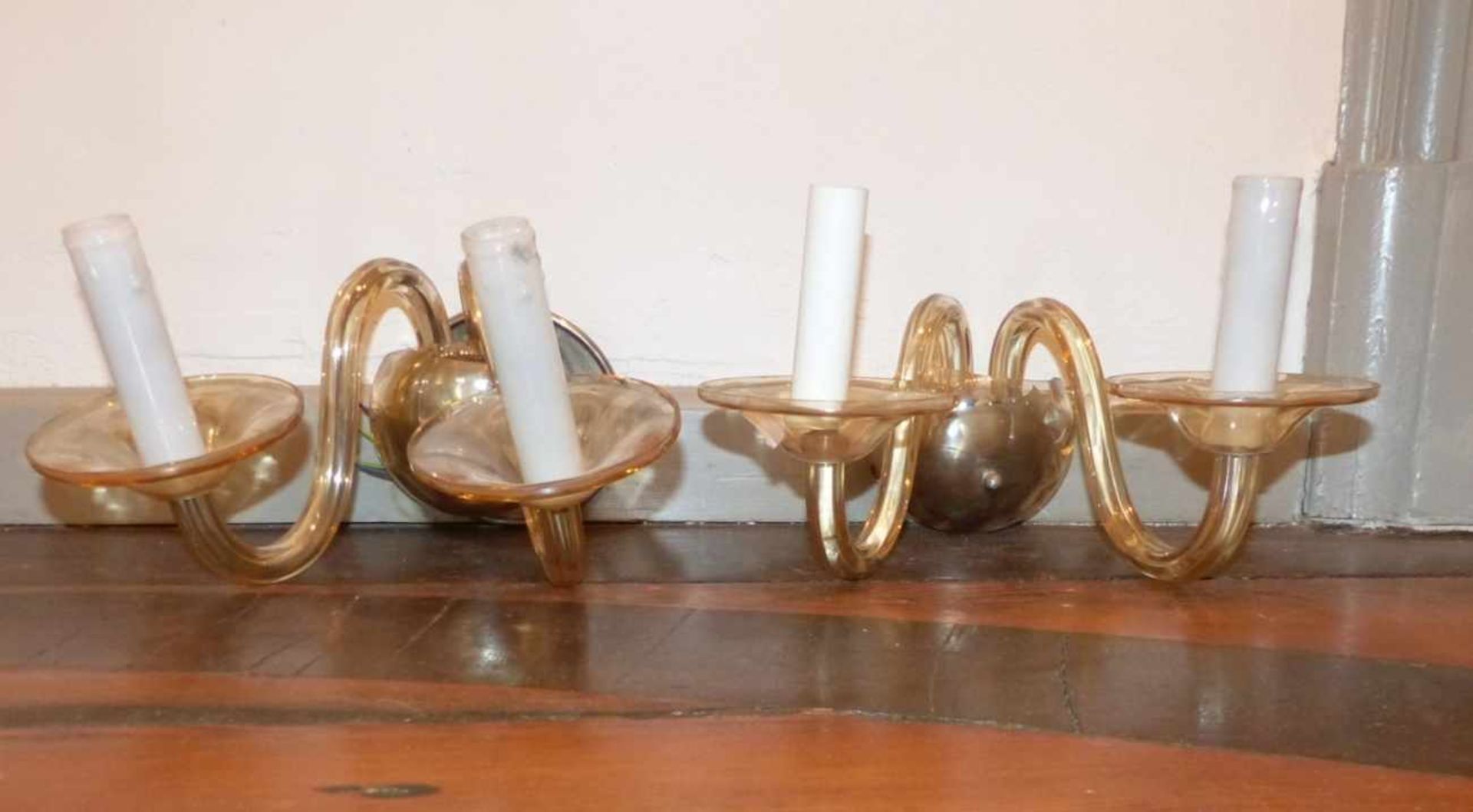 Pair of wall lampsMurano, 20th c.Semi-spherical wall mount, each with two s-shaped candlestick - Bild 2 aus 2