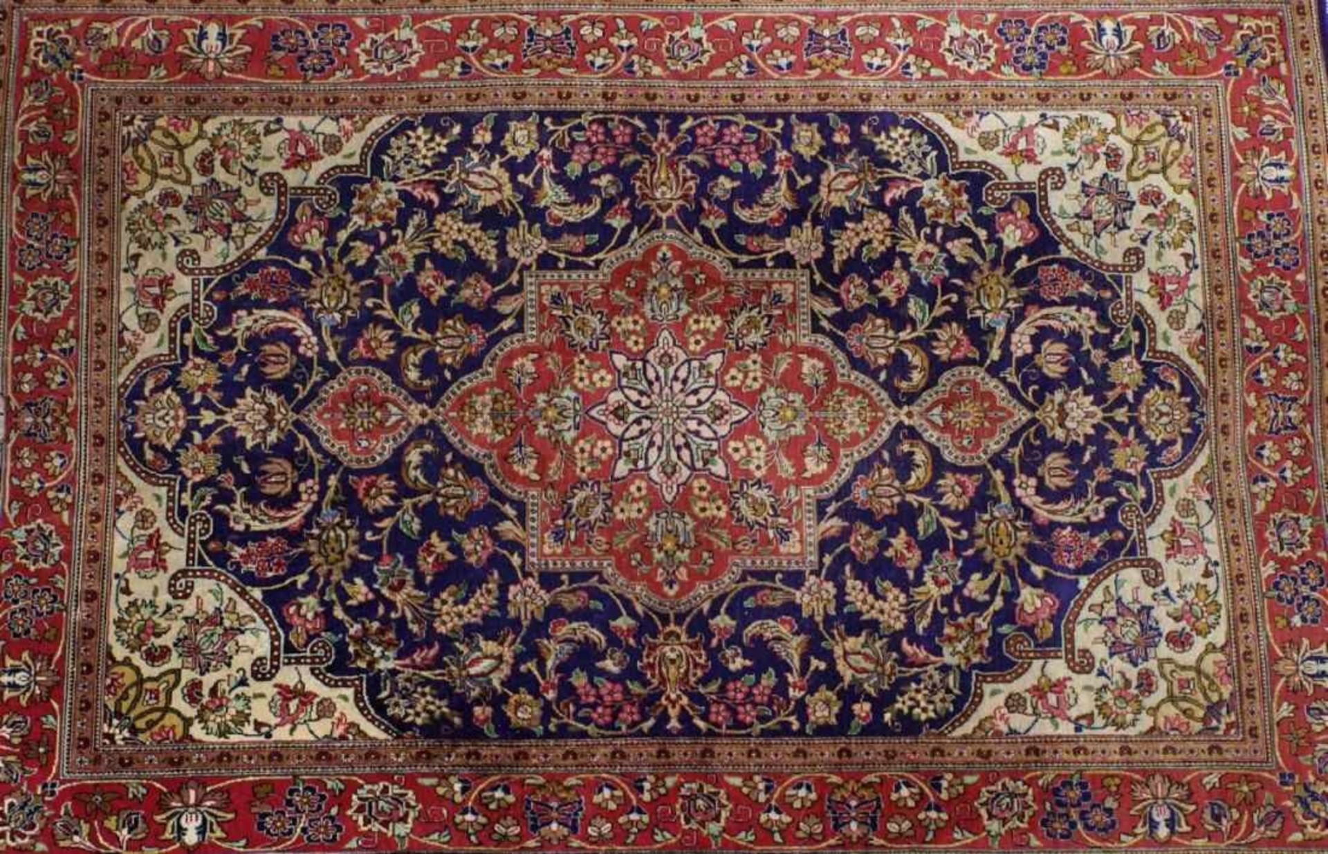 GhomIran, 20th c.In strong shades of blue and red, tendril border, centre field with large cartouche - Bild 3 aus 4