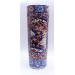 Large Imari floor vaseJapan,Cylindrical shape, the wall with two reserves containing flowering