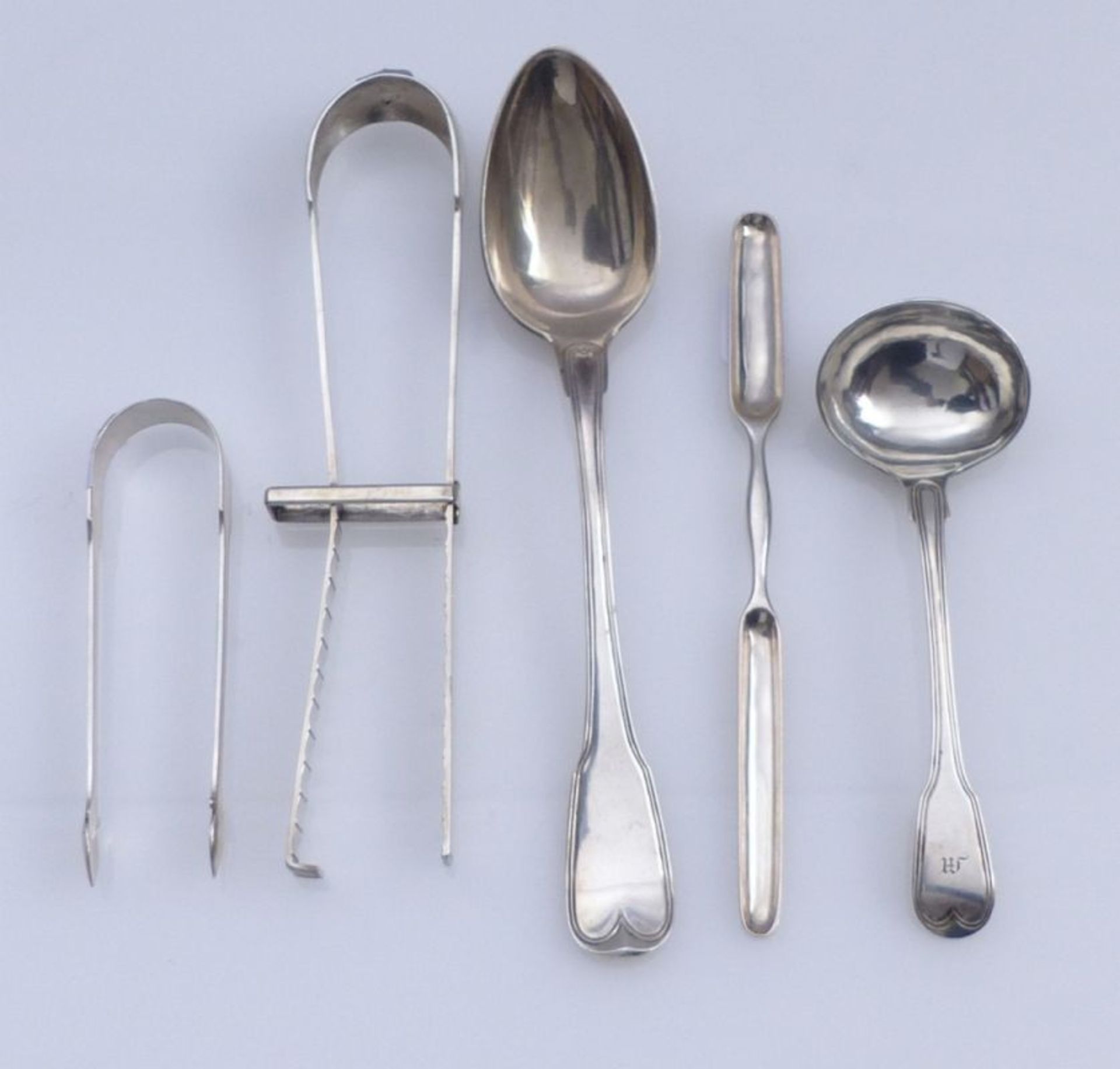 Five pieces of serving cutleryHamburg, around 1820Partly with monogram engraving. Sugar tongs, l. 14