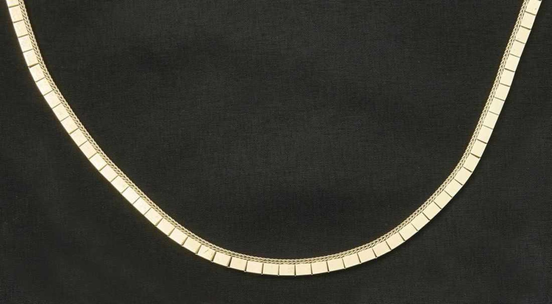 Gold necklaceLate 20th C.Yellow gold 14k. Marked. L. 43 cm, 40 g.GoldcollierE. 20. Jh.Umlaufend