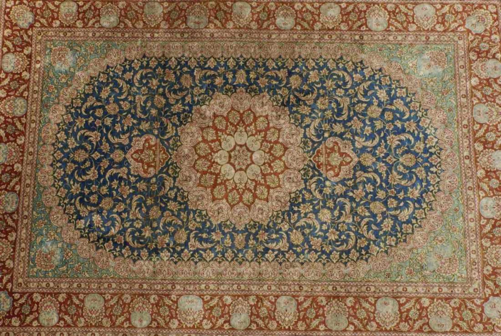 GhomIran, 20th c.In soft shades of red, blue and cream, border with arabesque palmettes and - Bild 3 aus 4