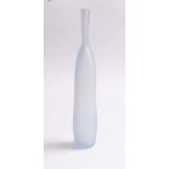 Bottle-shaped vase20th C.Colorless matt glass. Signed and dated ''S. Tatar 86''. H. 31,5 cm.