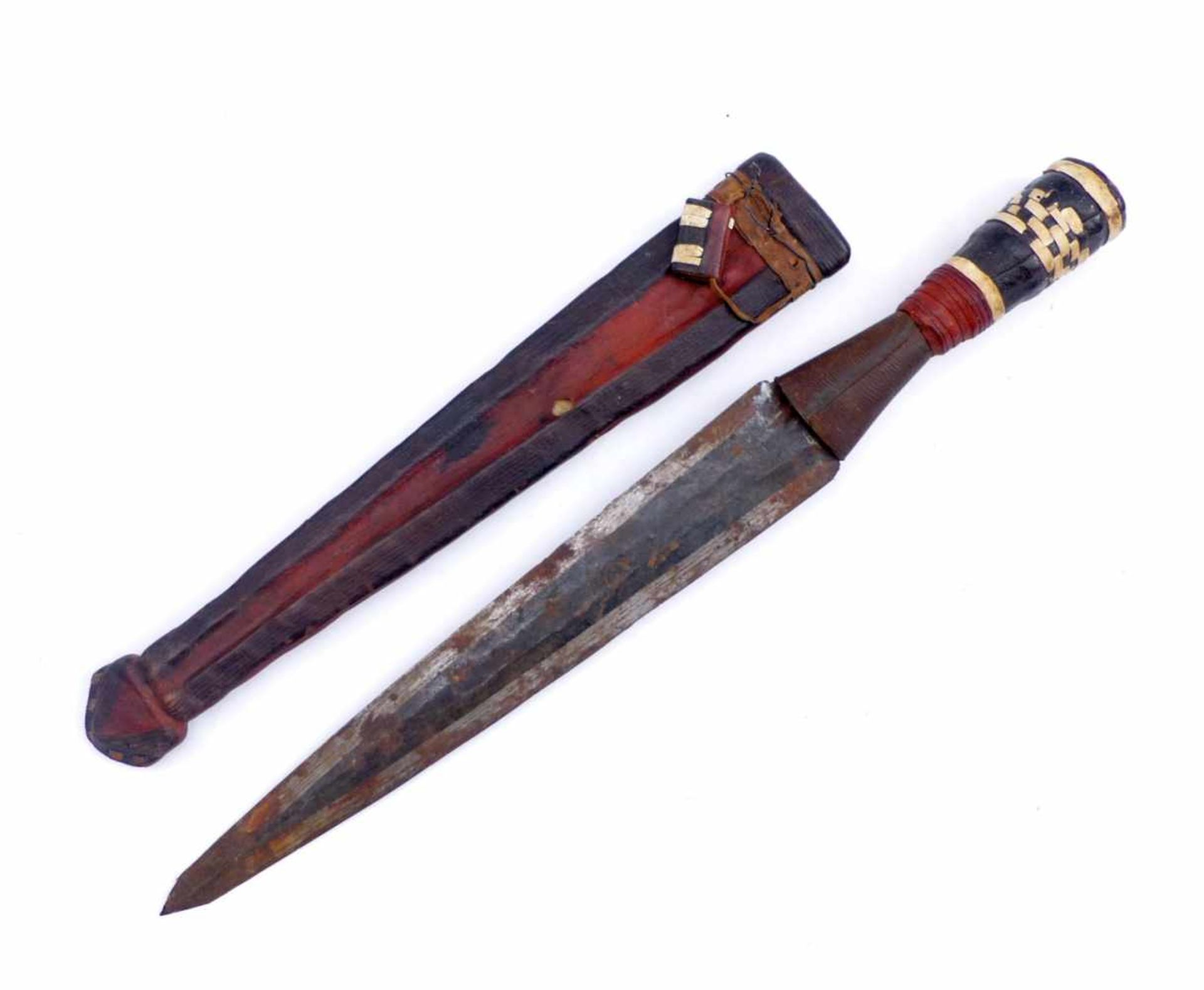 Knife of a MassaiEast AfricaDouble-edged, handle and sheath on multicoloured leather. L. 39,5 cm. - Bild 4 aus 4