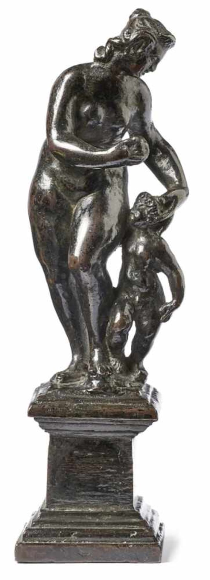 Venus and CupidVenice, early 17th C.Bronze. H. 21 cm. - Sings of age.Venus mit AmorVenedig, frühes