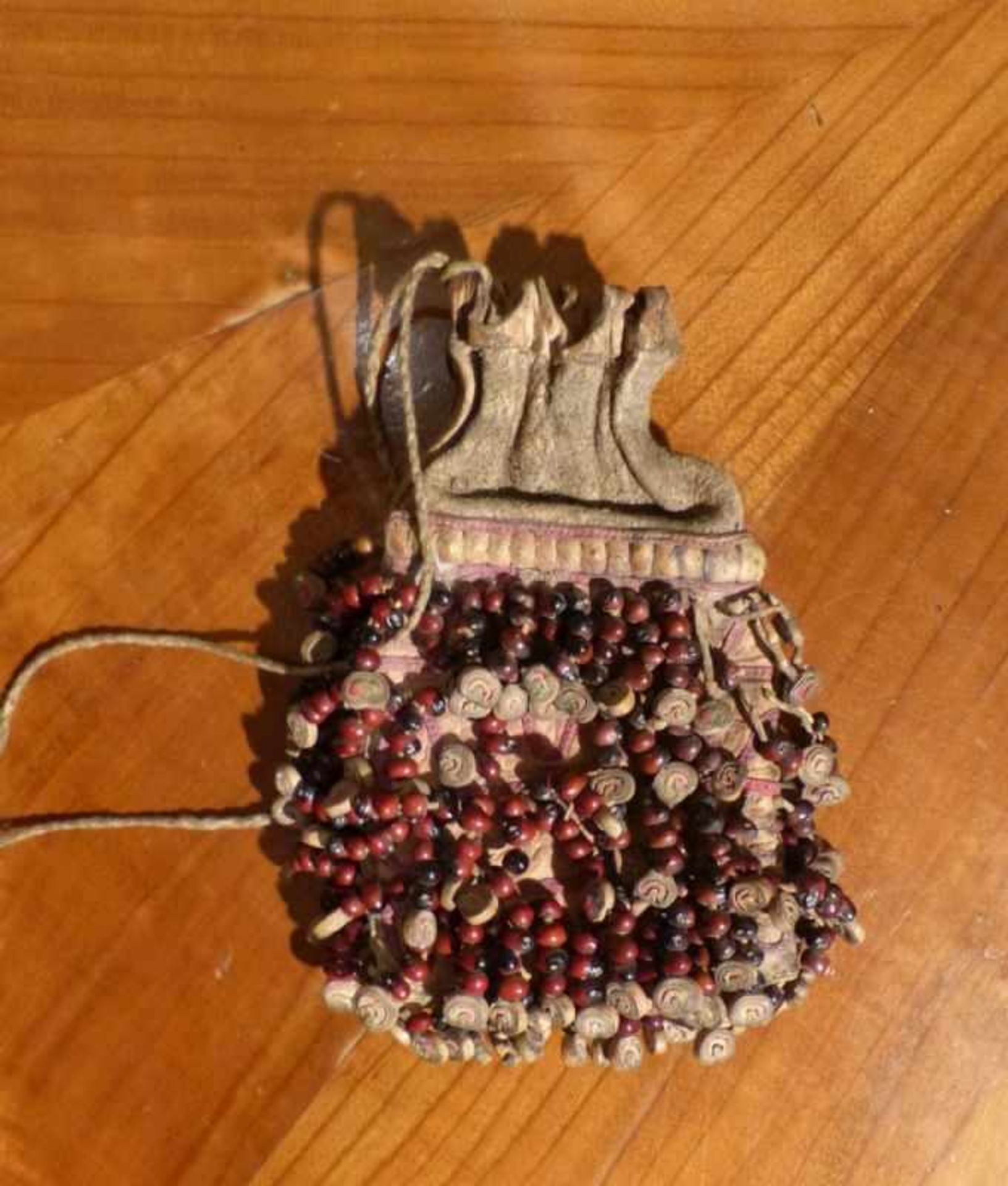 ''Poison bag''Fiji Islands (South Pacific)Small leather bag for collecting herbs, decorated with